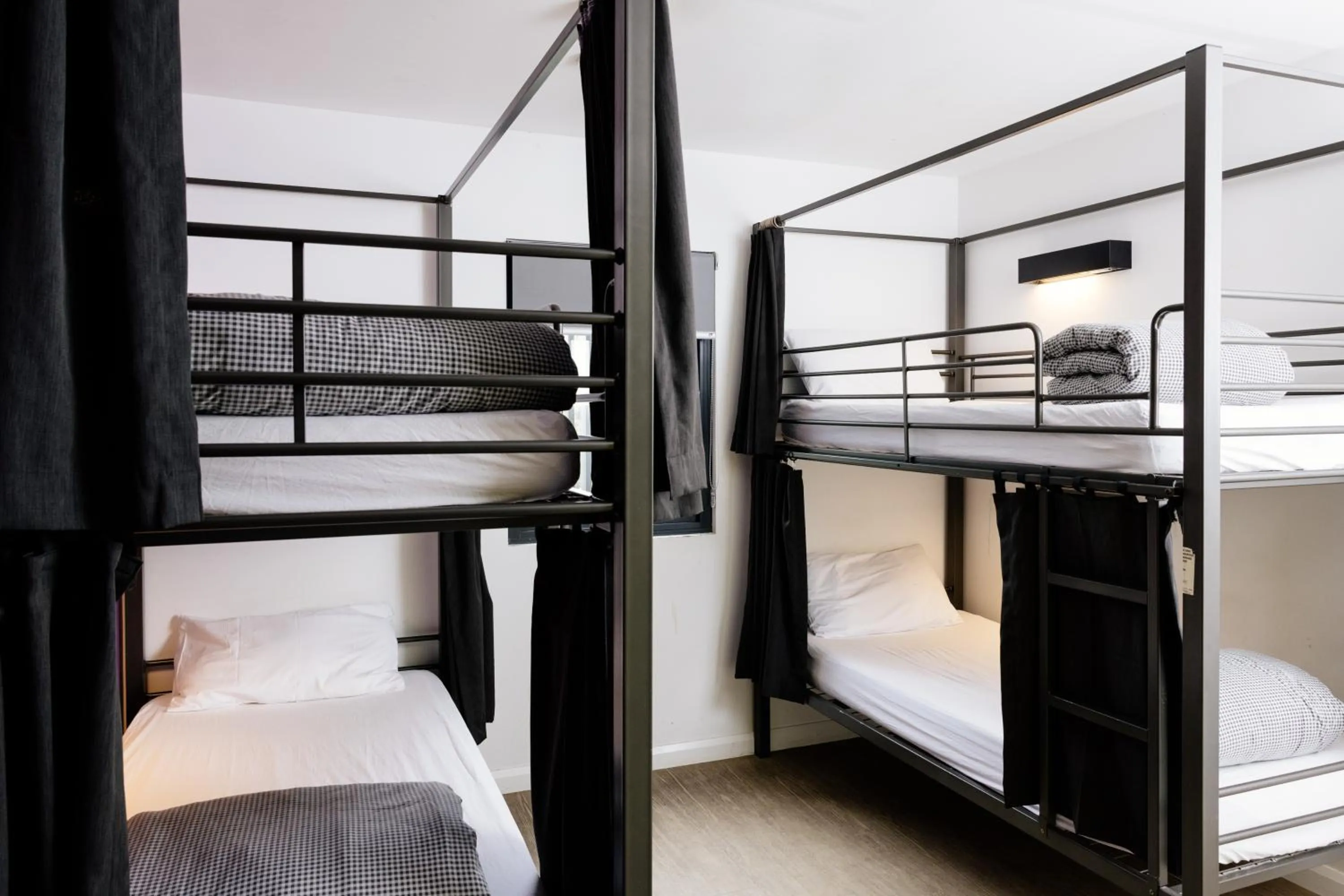 Bedroom, Bed in YHA Byron Bay