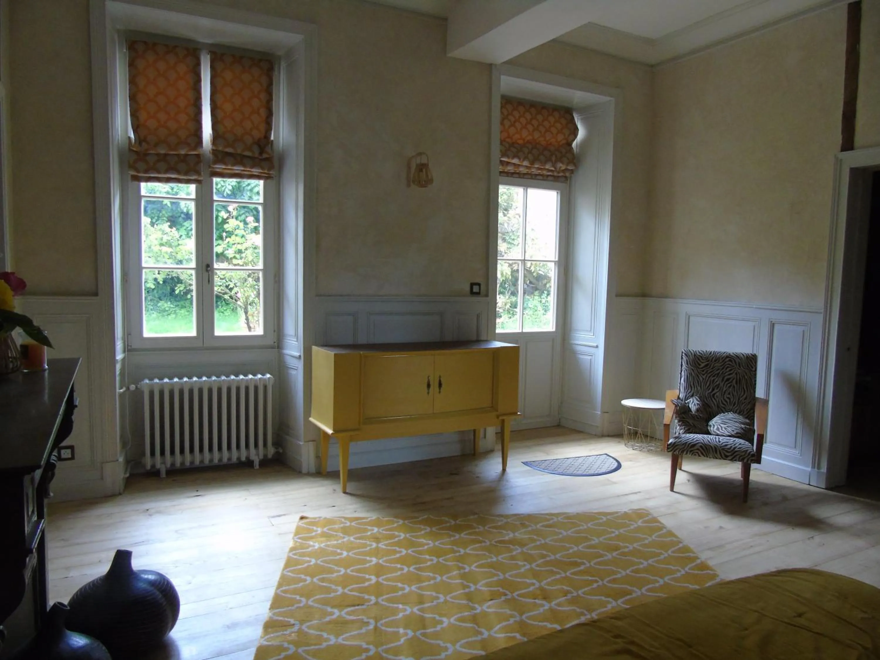 Living room, Bed in Eco Logis de Chantegrolle