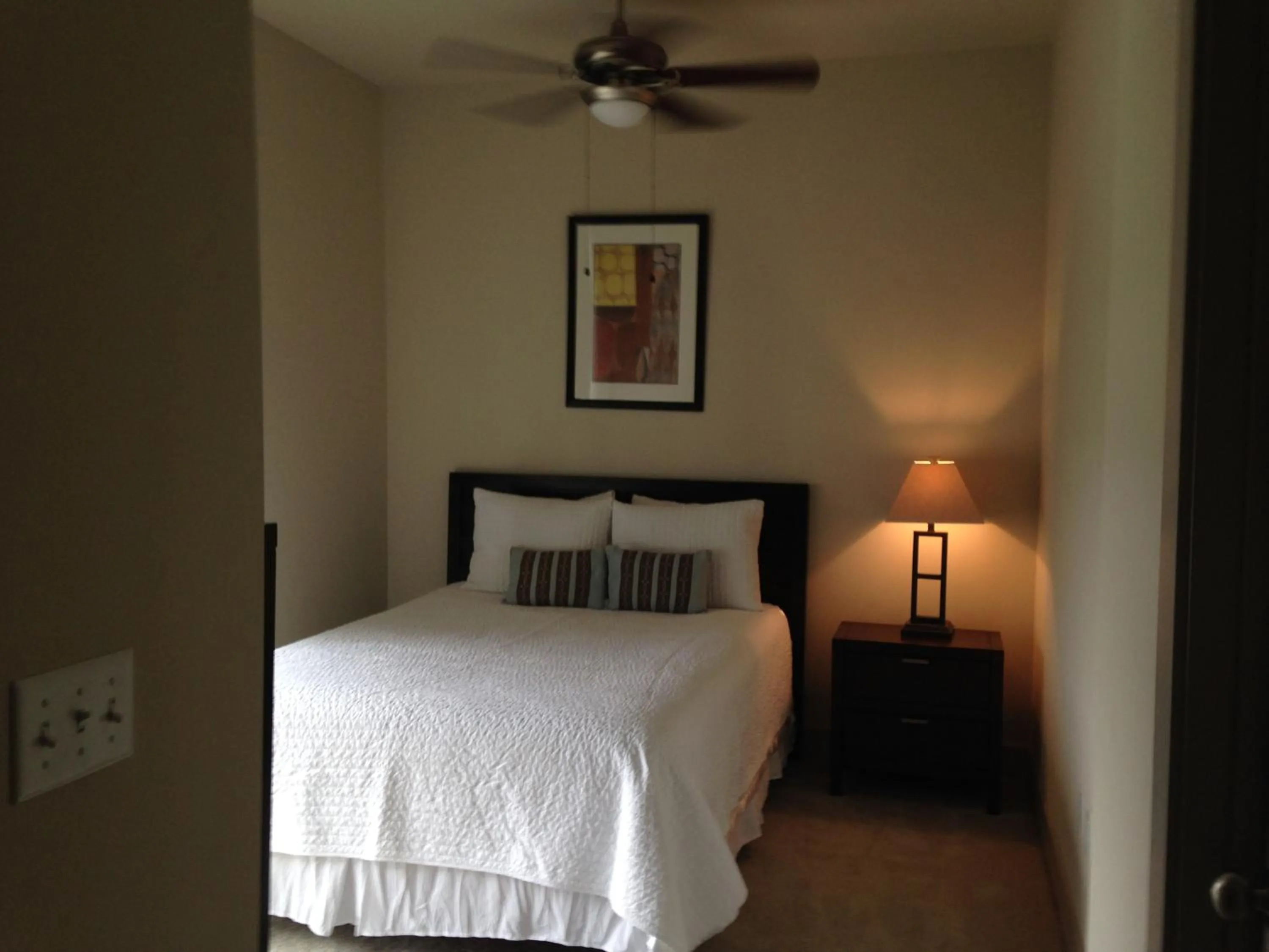 Living room, Bed in National at Tysons Corner