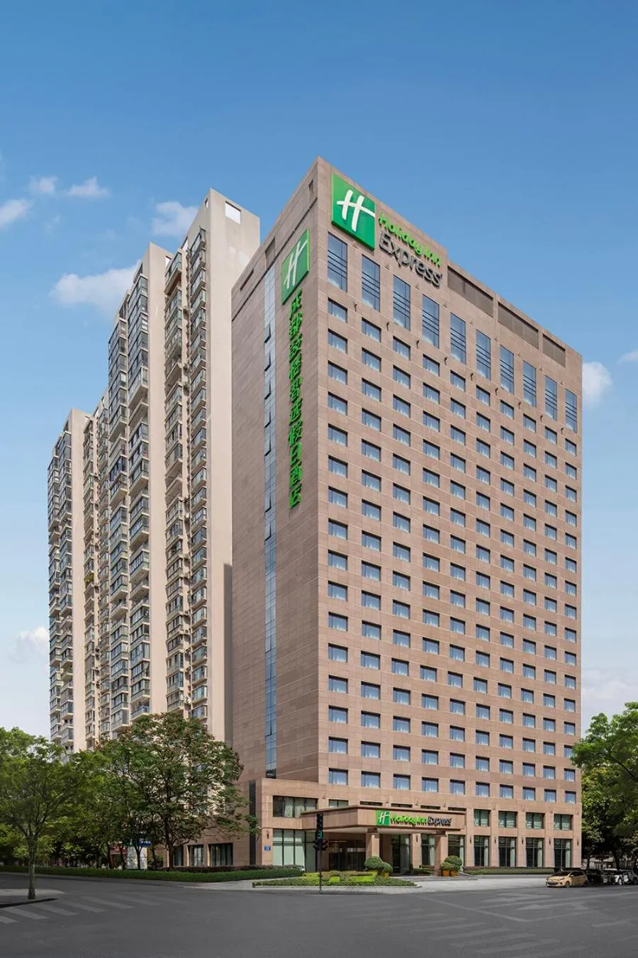 Property building in Holiday Inn Express Chengdu Gulou