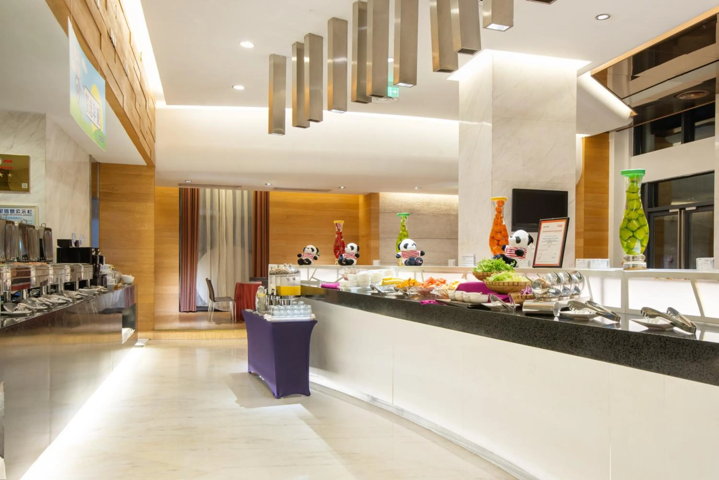 Restaurant/places to eat in Holiday Inn Express Chengdu Gulou