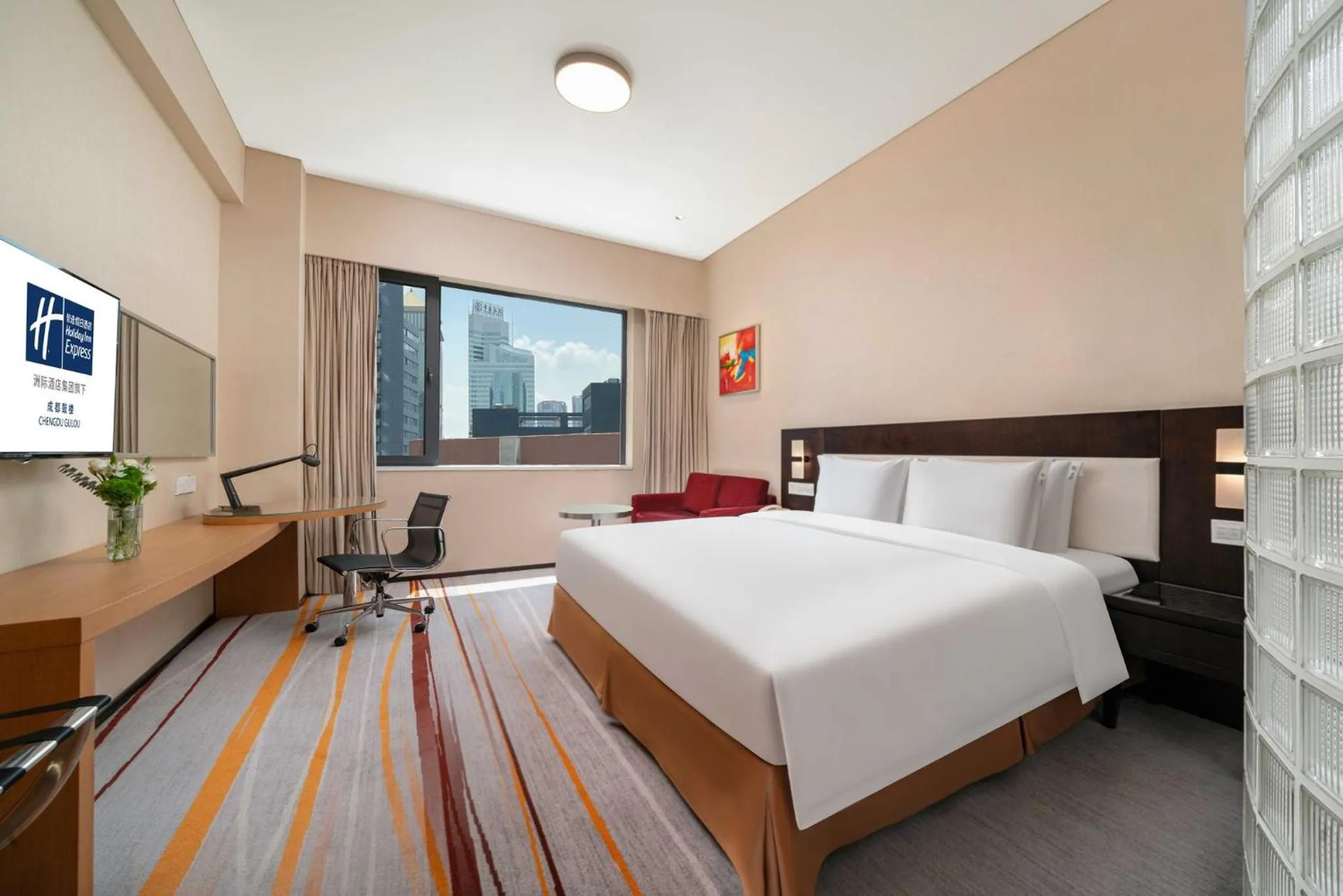 Photo of the whole room, Bed in Holiday Inn Express Chengdu Gulou