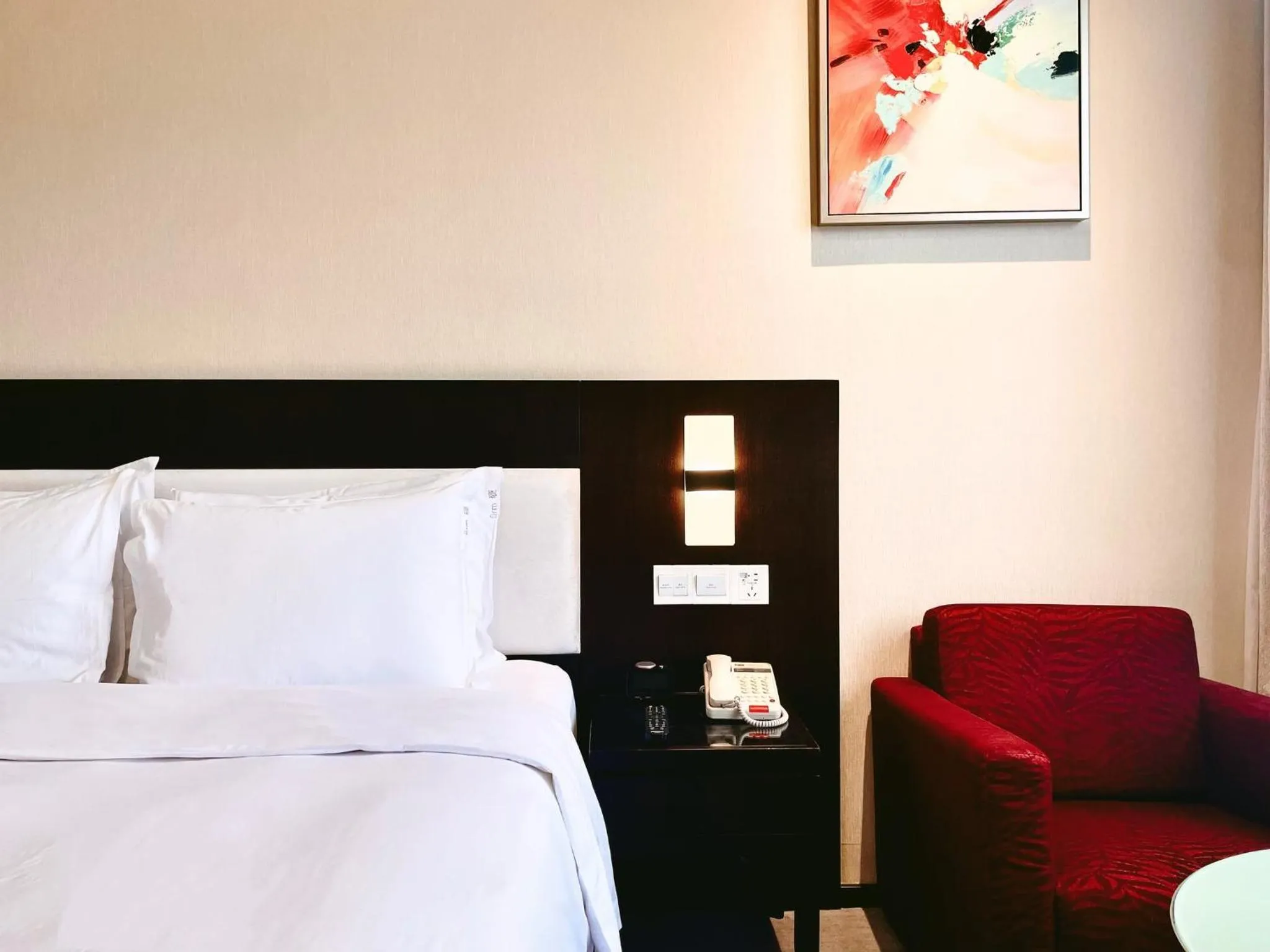 Photo of the whole room, Bed in Holiday Inn Express Chengdu Gulou