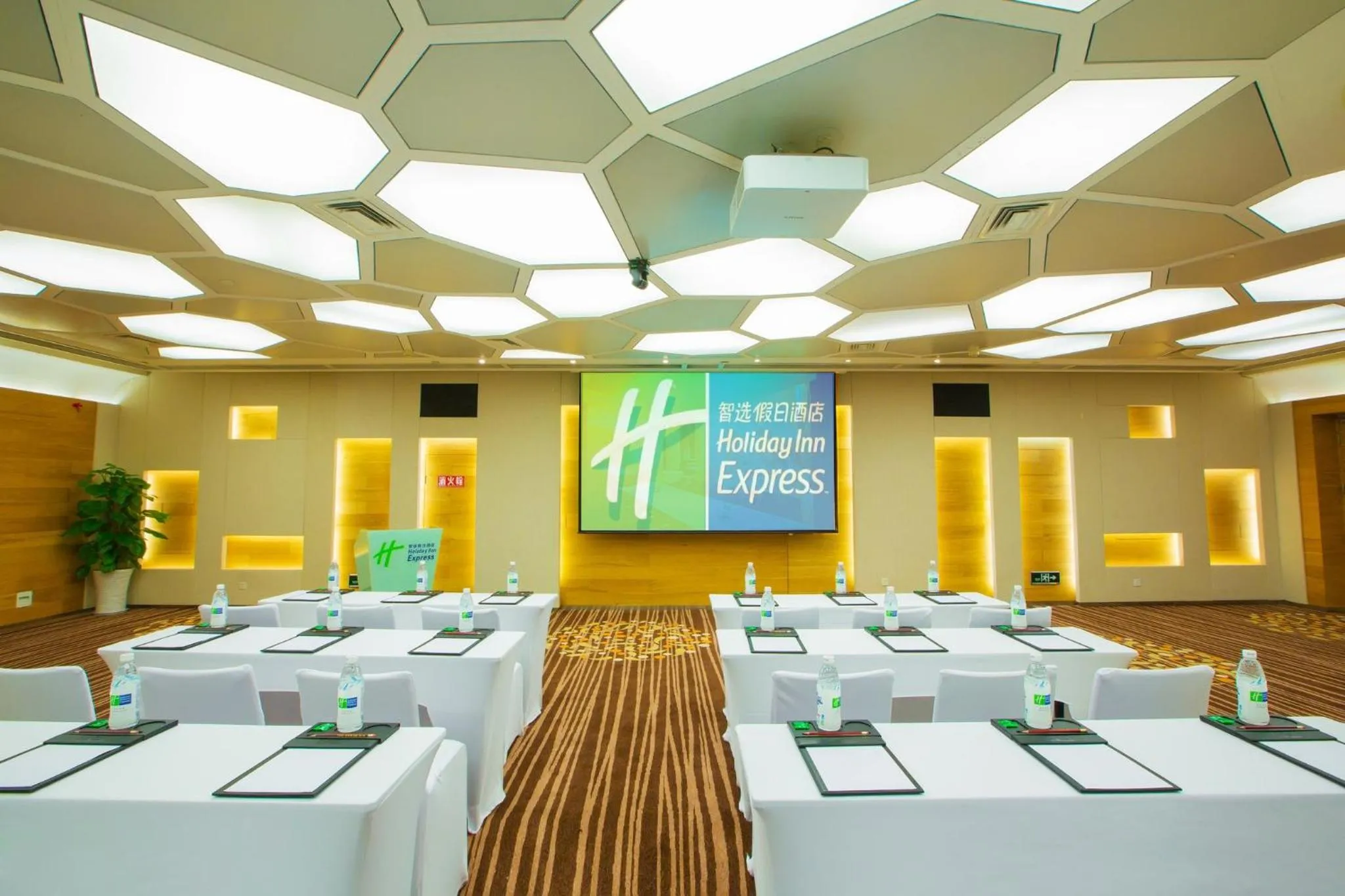 Meeting/conference room in Holiday Inn Express Chengdu Gulou