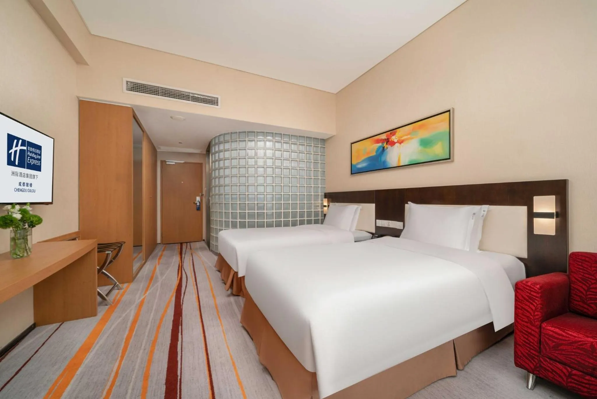 Photo of the whole room, Bed in Holiday Inn Express Chengdu Gulou