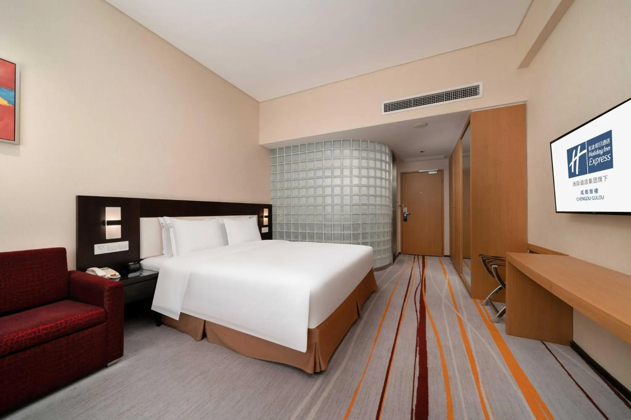 Photo of the whole room, Bed in Holiday Inn Express Chengdu Gulou