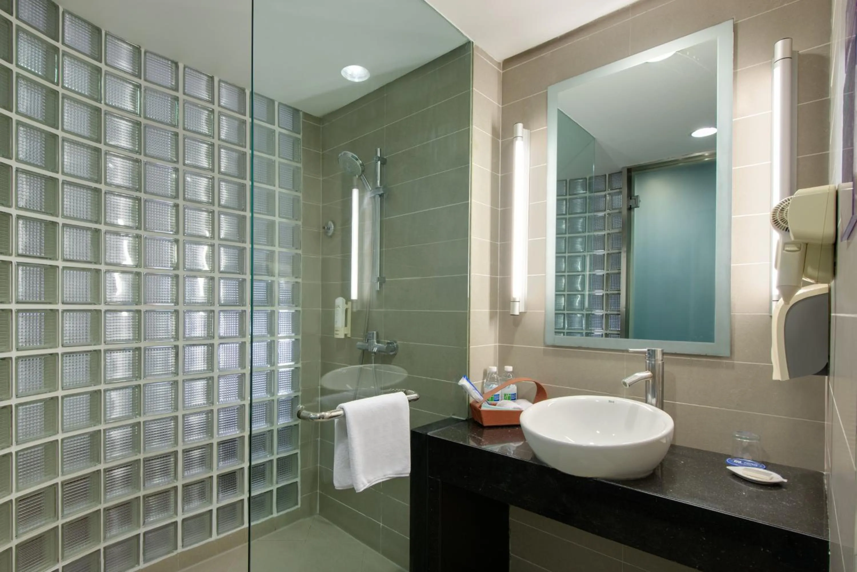 Bathroom in Holiday Inn Express Chengdu Gulou