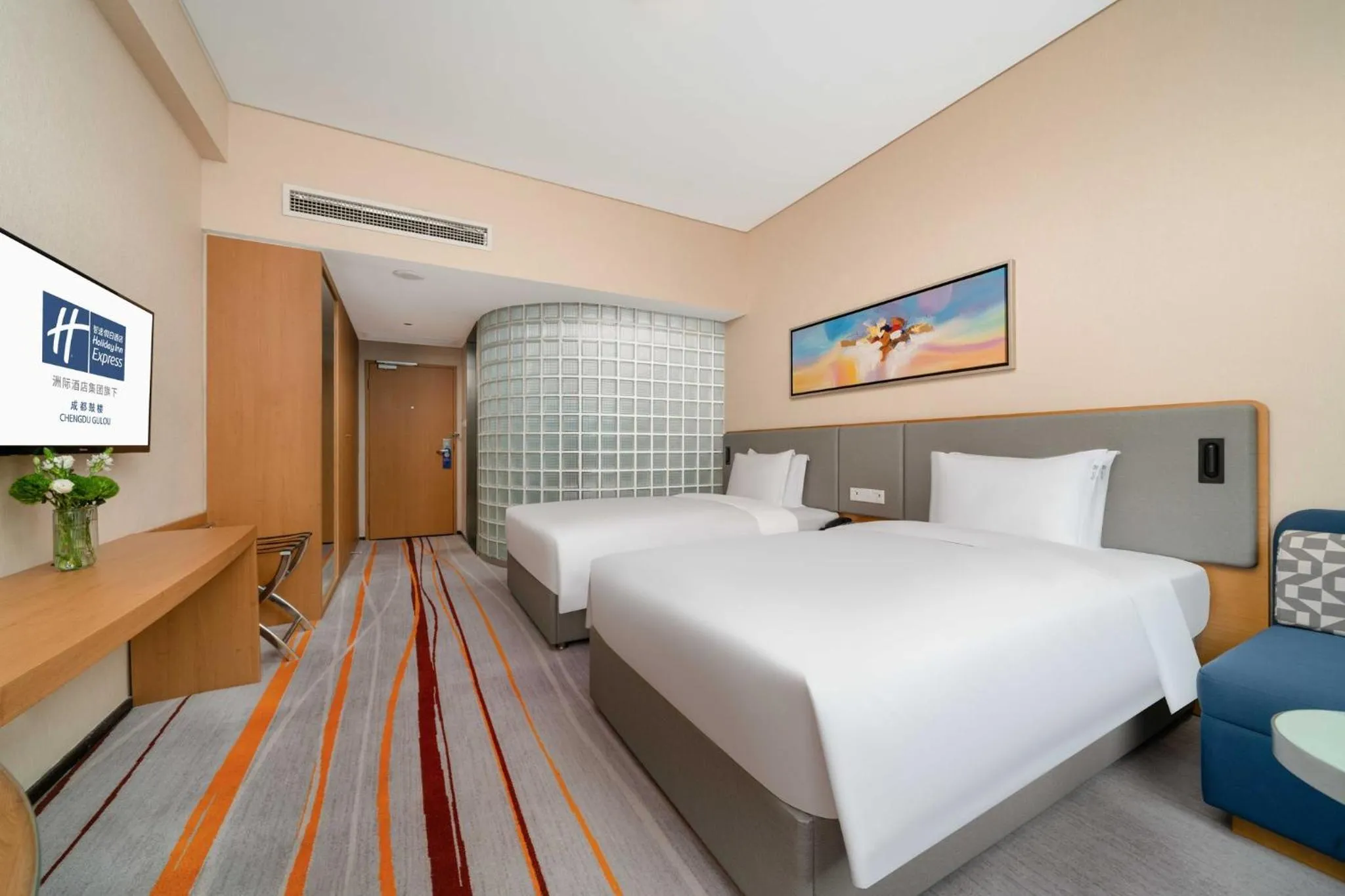 Photo of the whole room, Bed in Holiday Inn Express Chengdu Gulou
