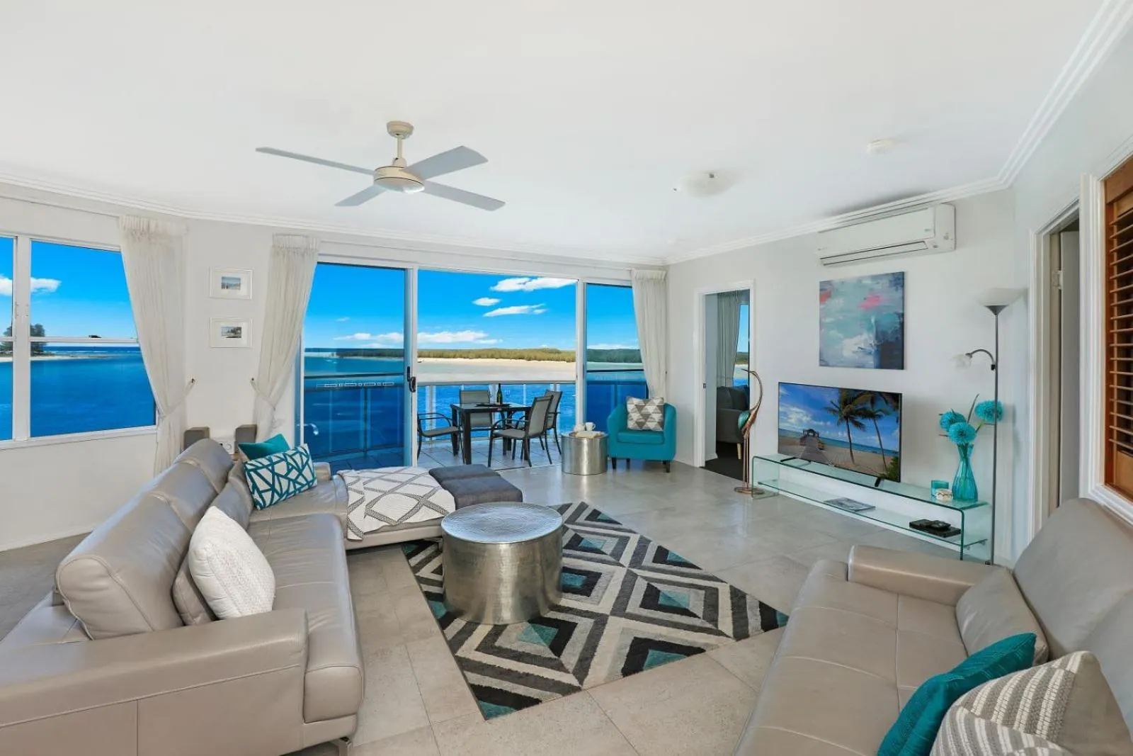 TV and multimedia in Watermark Resort Caloundra