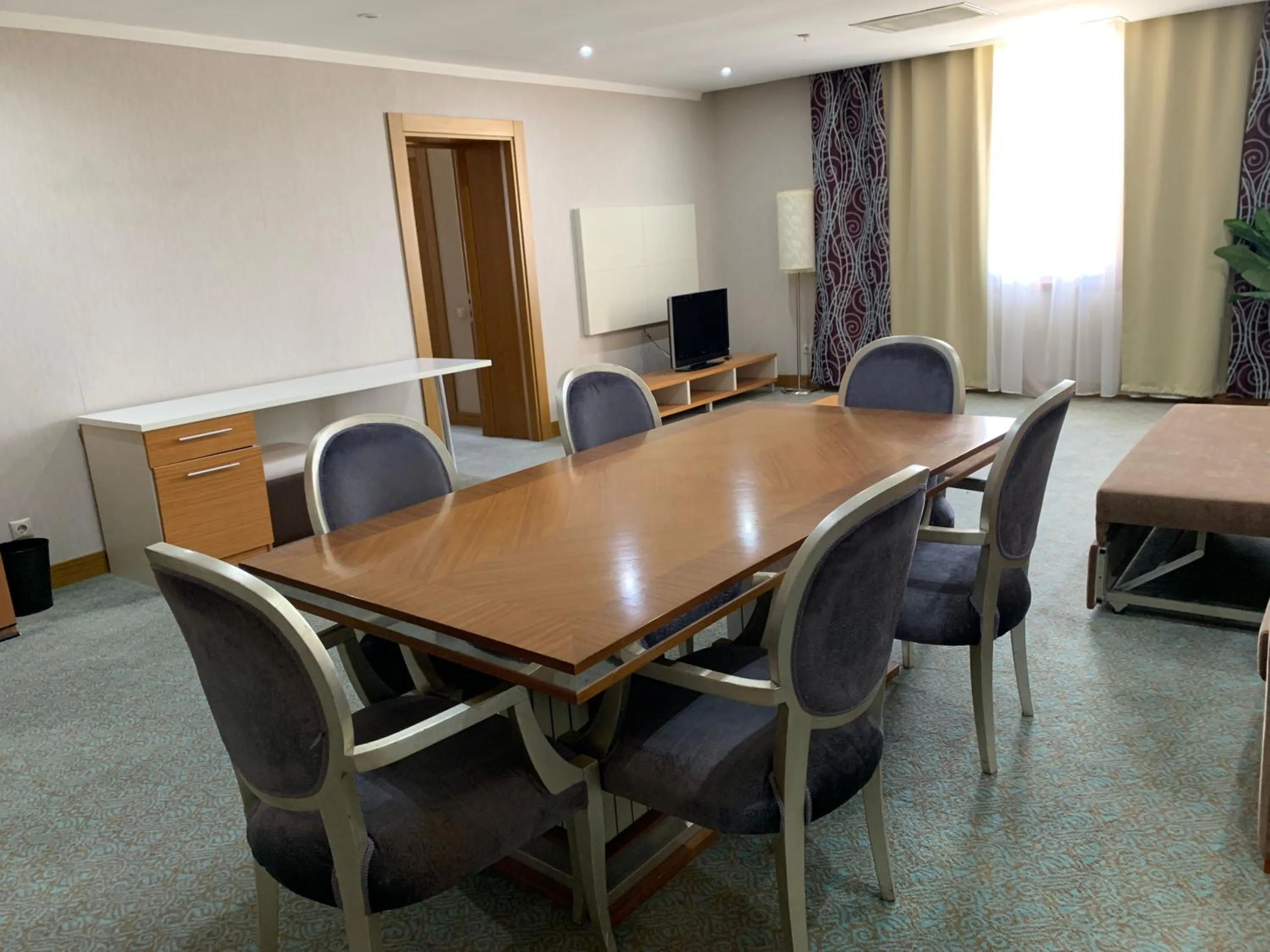 Business facilities in Grand Nur Plaza Hotel