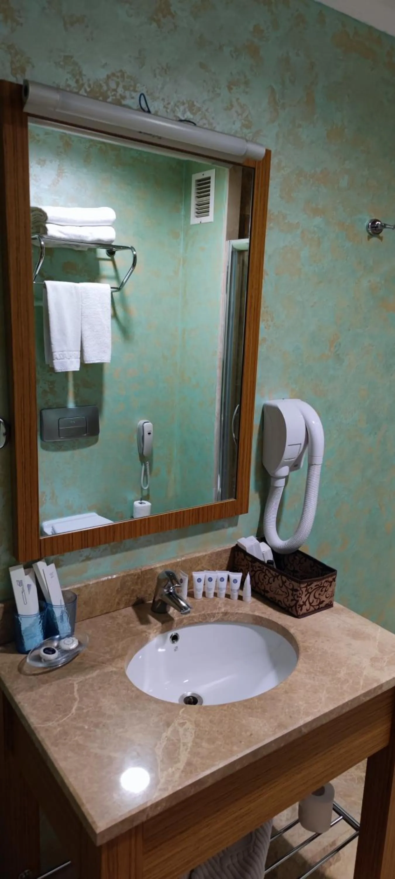 Shower in Grand Nur Plaza Hotel