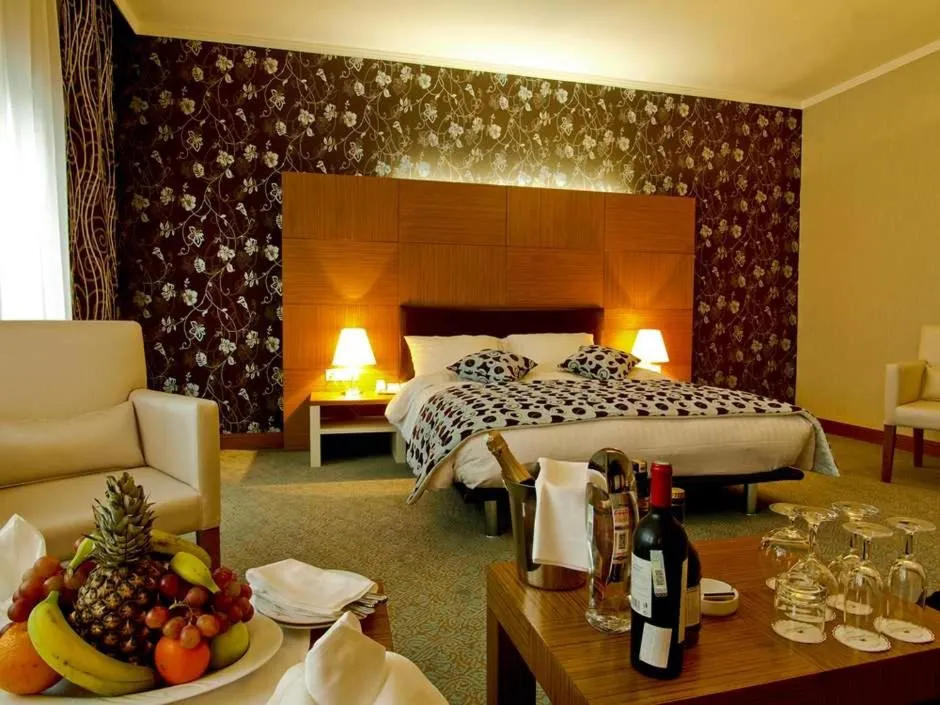 Bed in Grand Nur Plaza Hotel