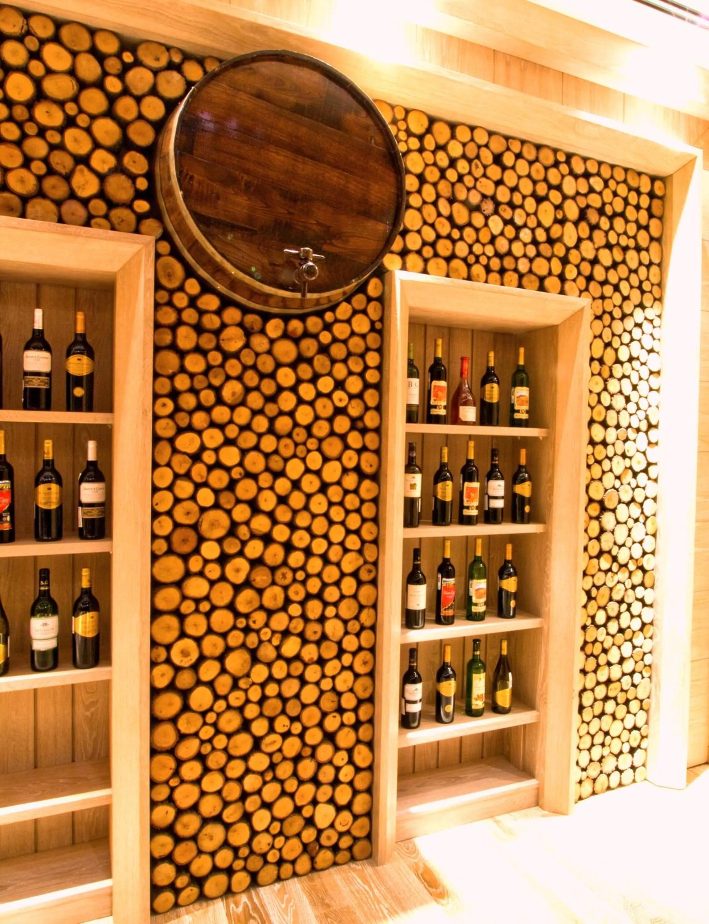 Restaurant/places to eat in Grand Nur Plaza Hotel