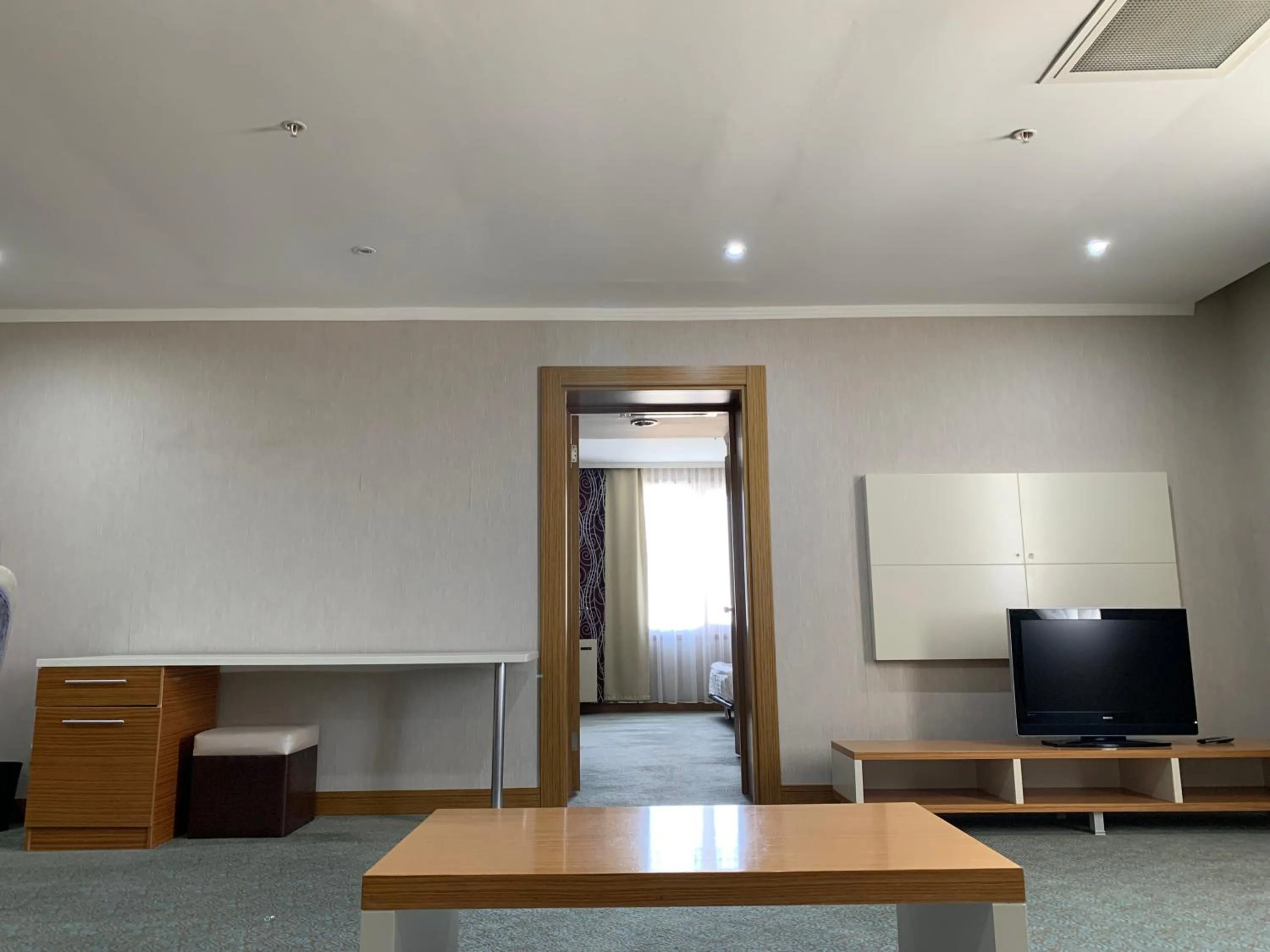 Communal lounge/ TV room in Grand Nur Plaza Hotel