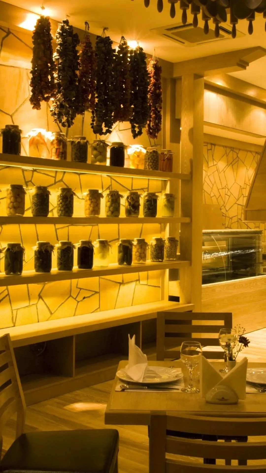 Restaurant/places to eat in Grand Nur Plaza Hotel