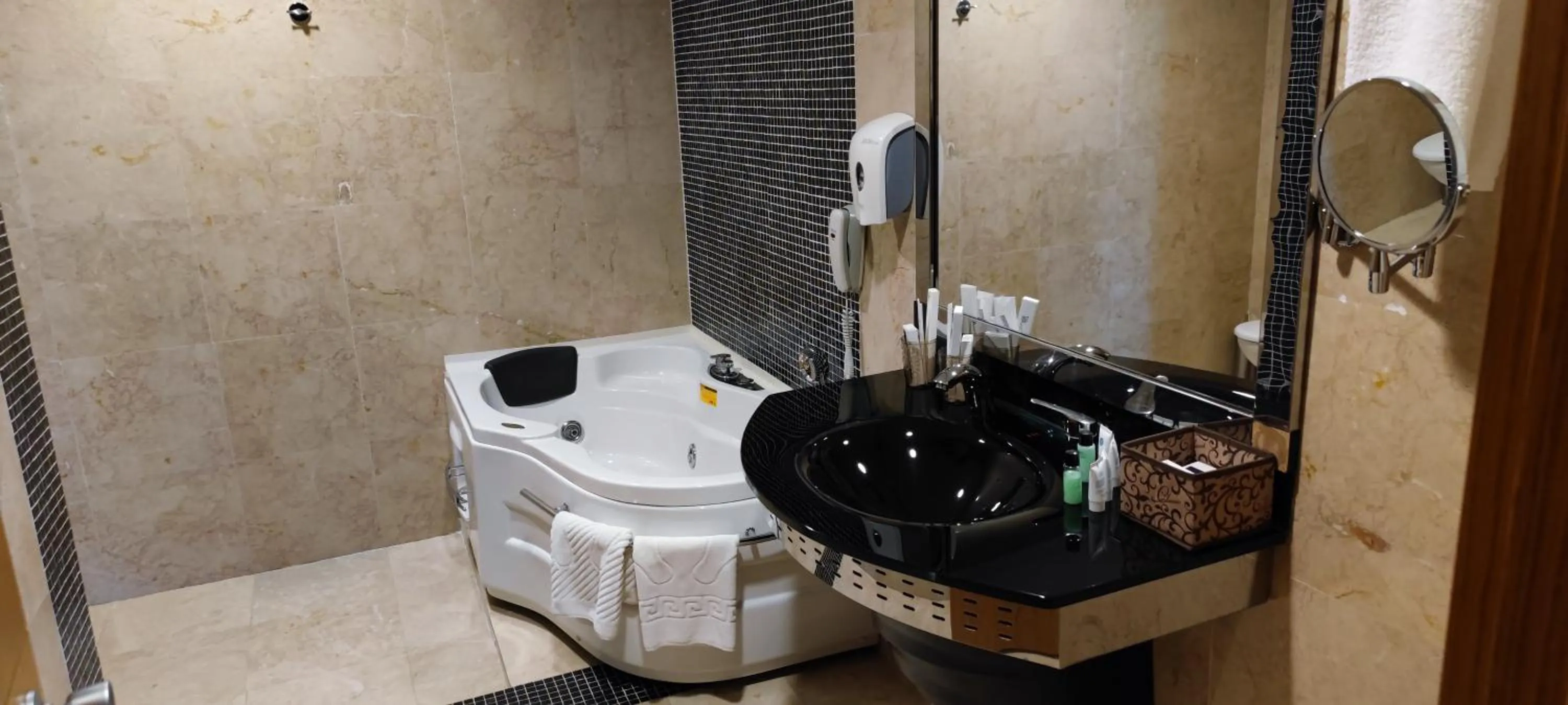 Shower in Grand Nur Plaza Hotel