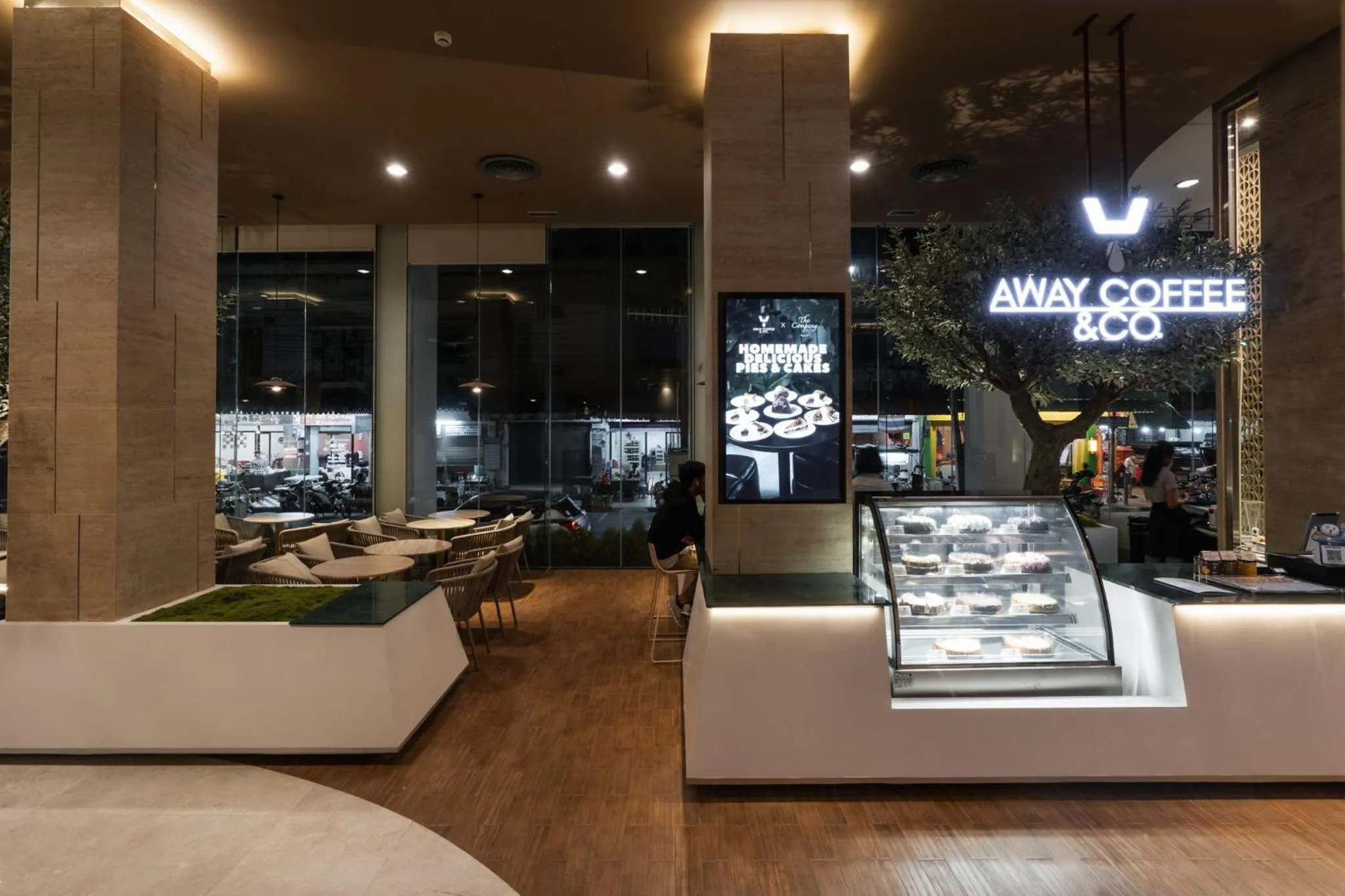 Golden Crown Grand Hotel