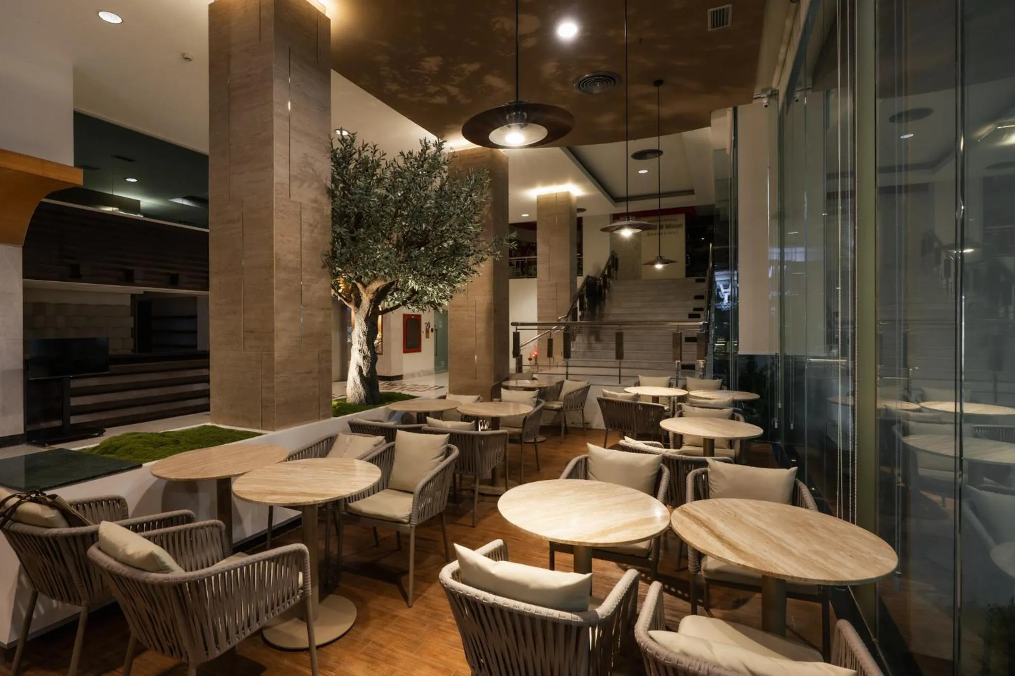 Golden Crown Grand Hotel