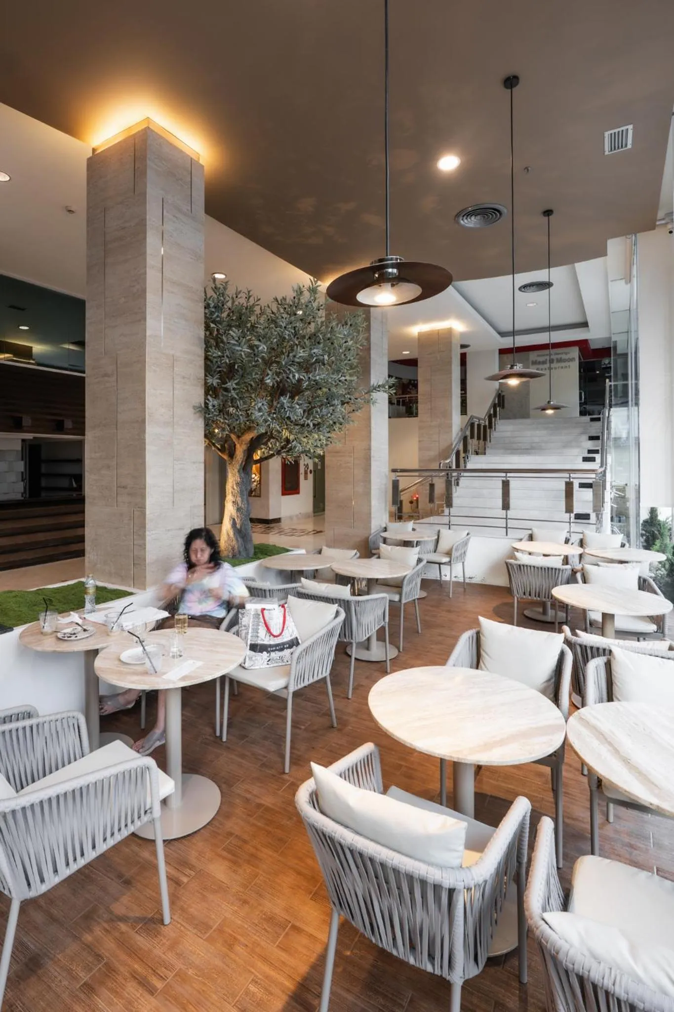 Golden Crown Grand Hotel