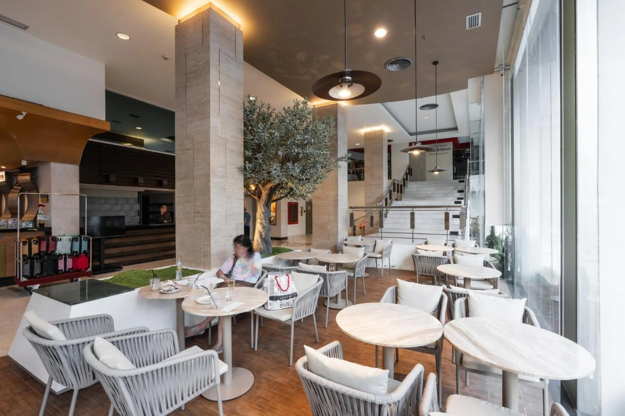 Golden Crown Grand Hotel