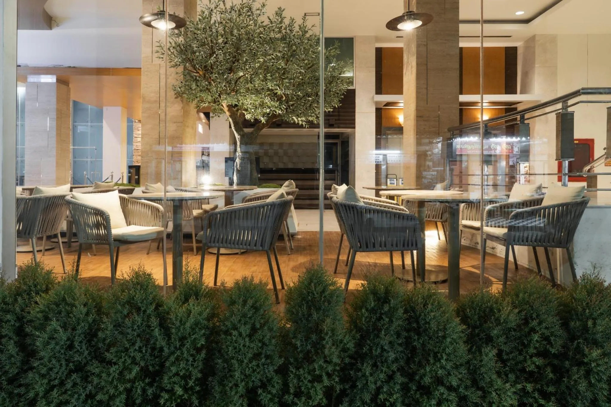 Golden Crown Grand Hotel