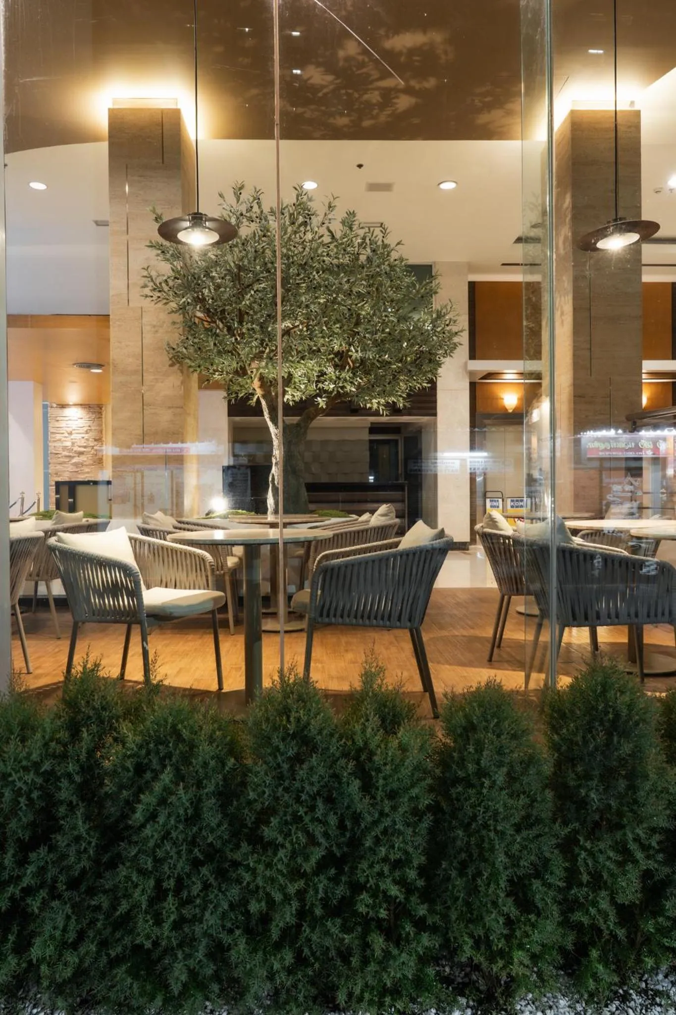 Golden Crown Grand Hotel