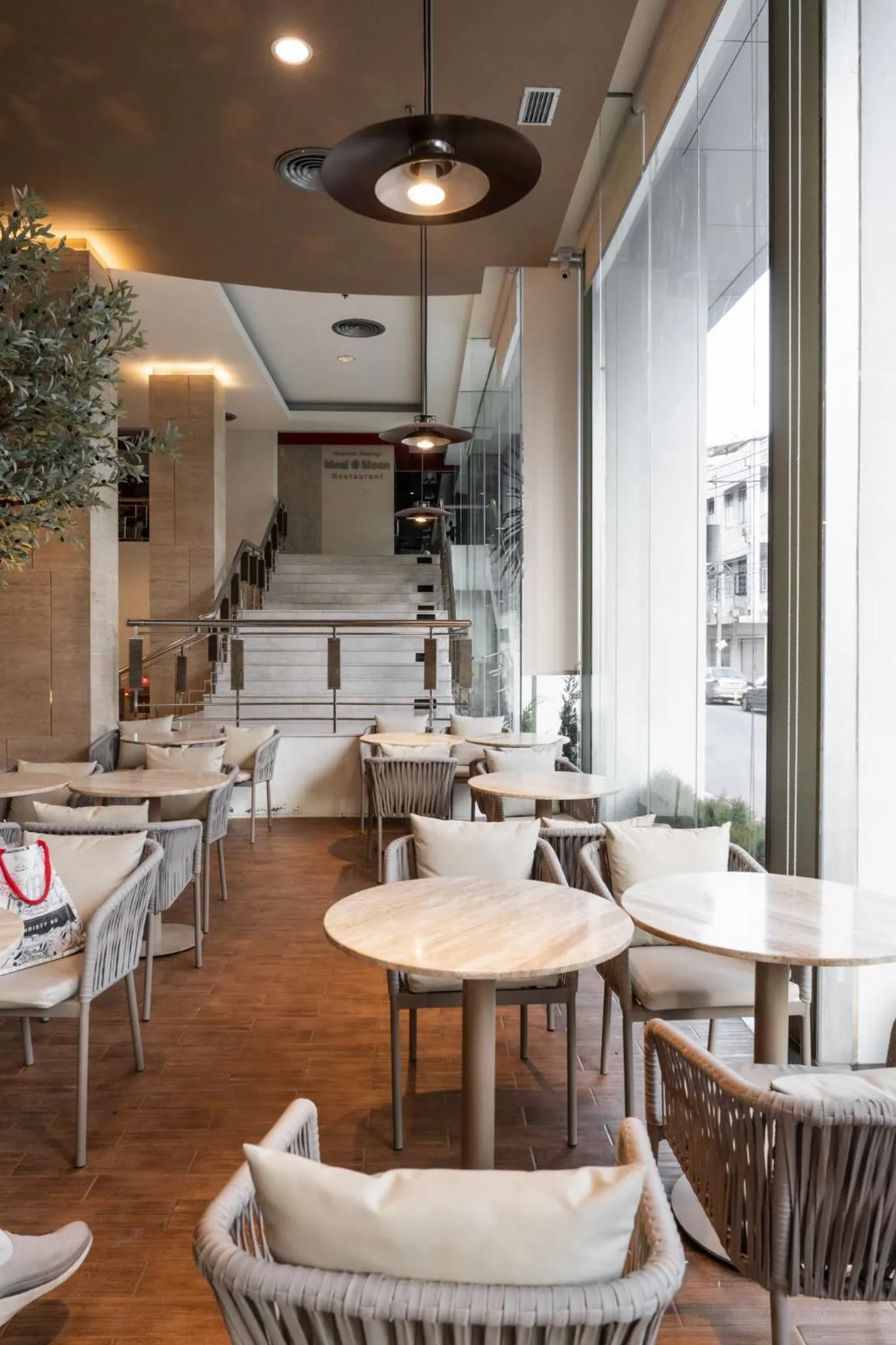 Golden Crown Grand Hotel