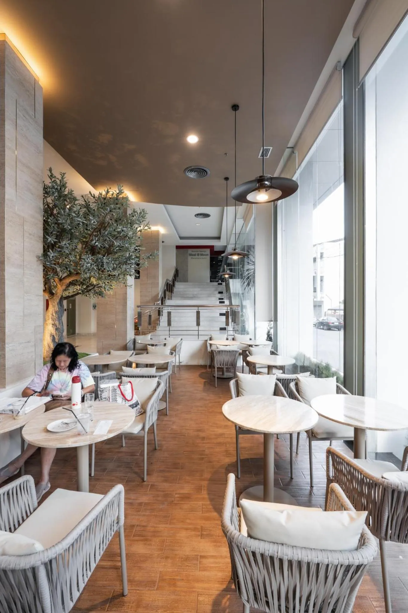 Golden Crown Grand Hotel