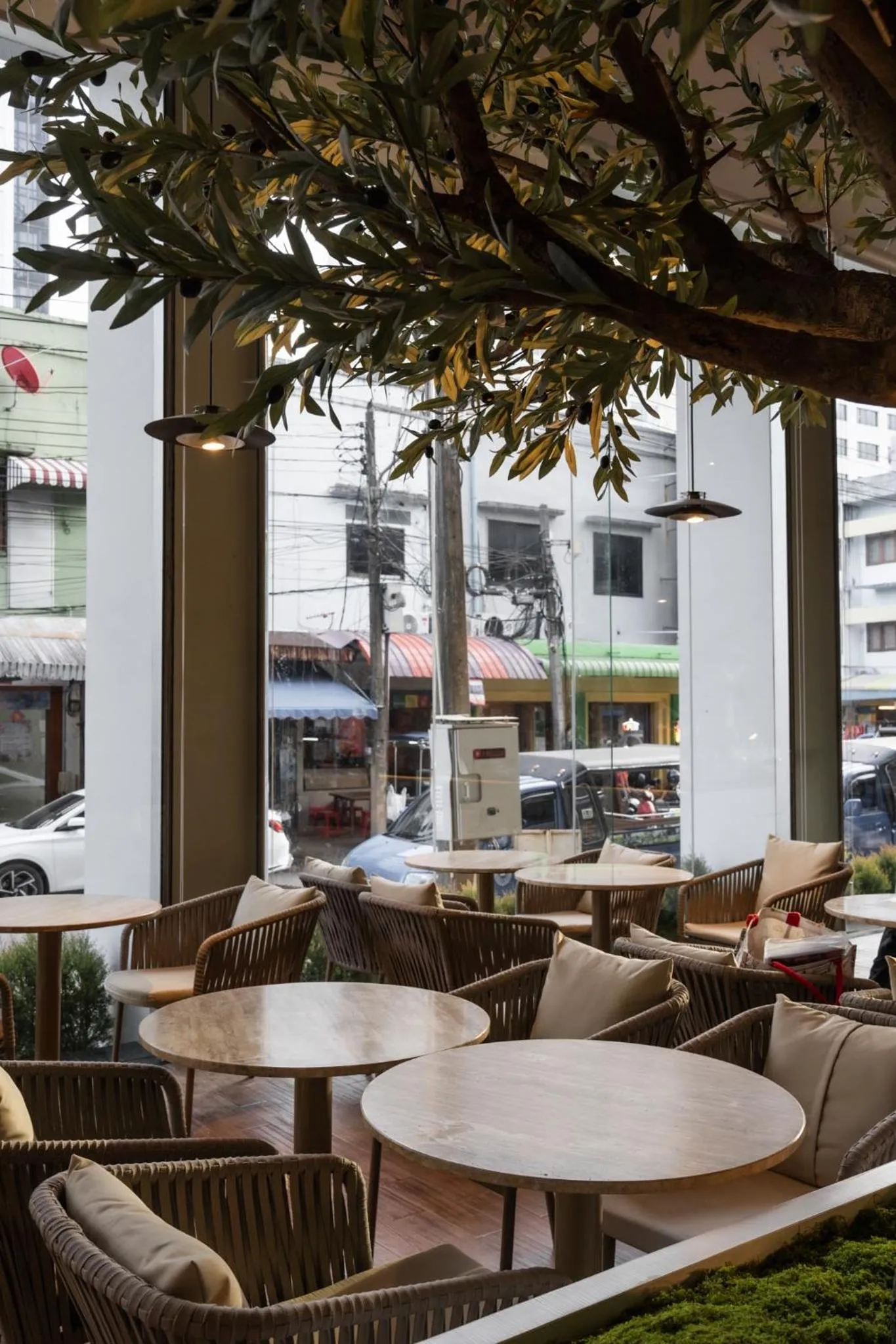 Golden Crown Grand Hotel