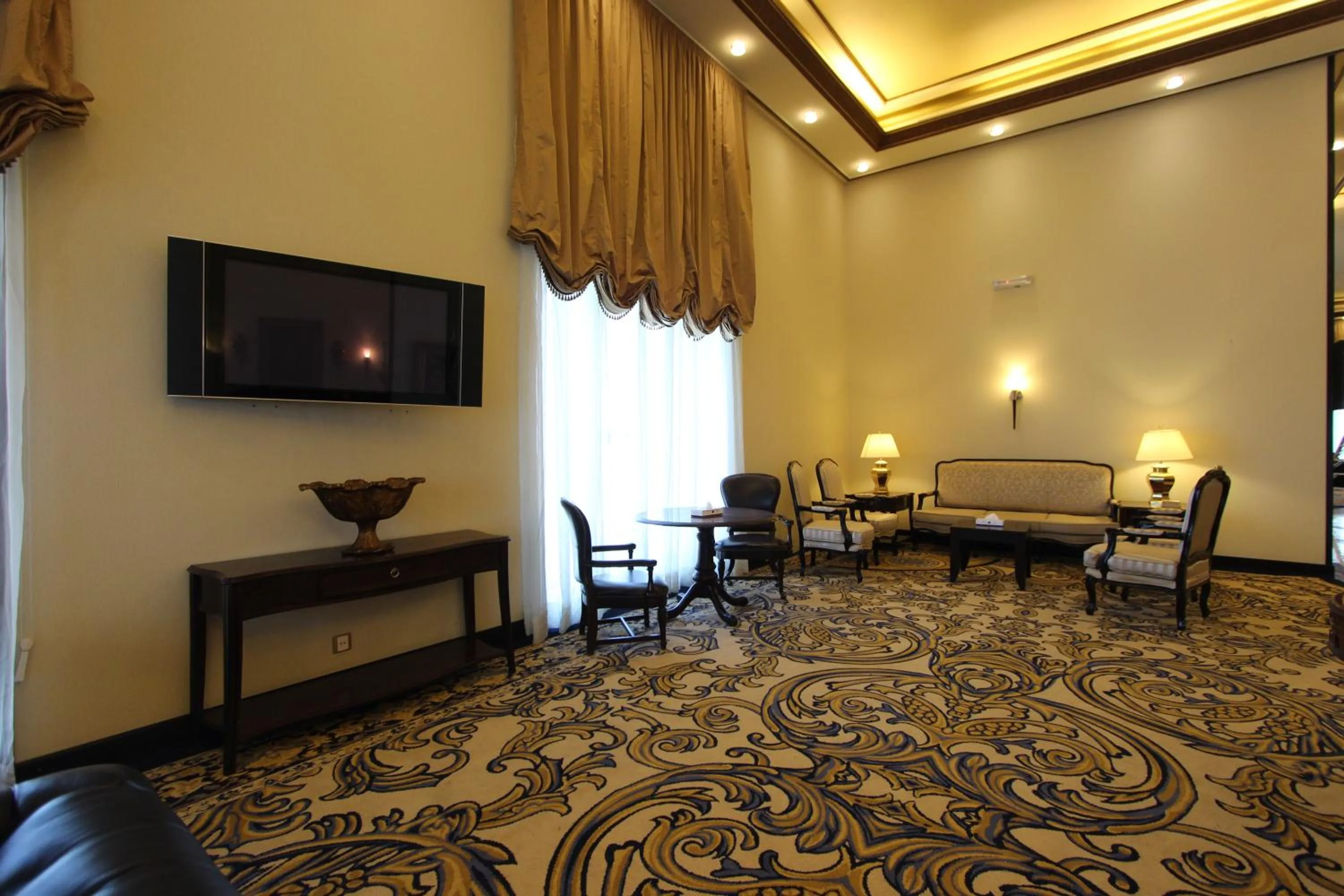 Business facilities in Awaliv Hotel