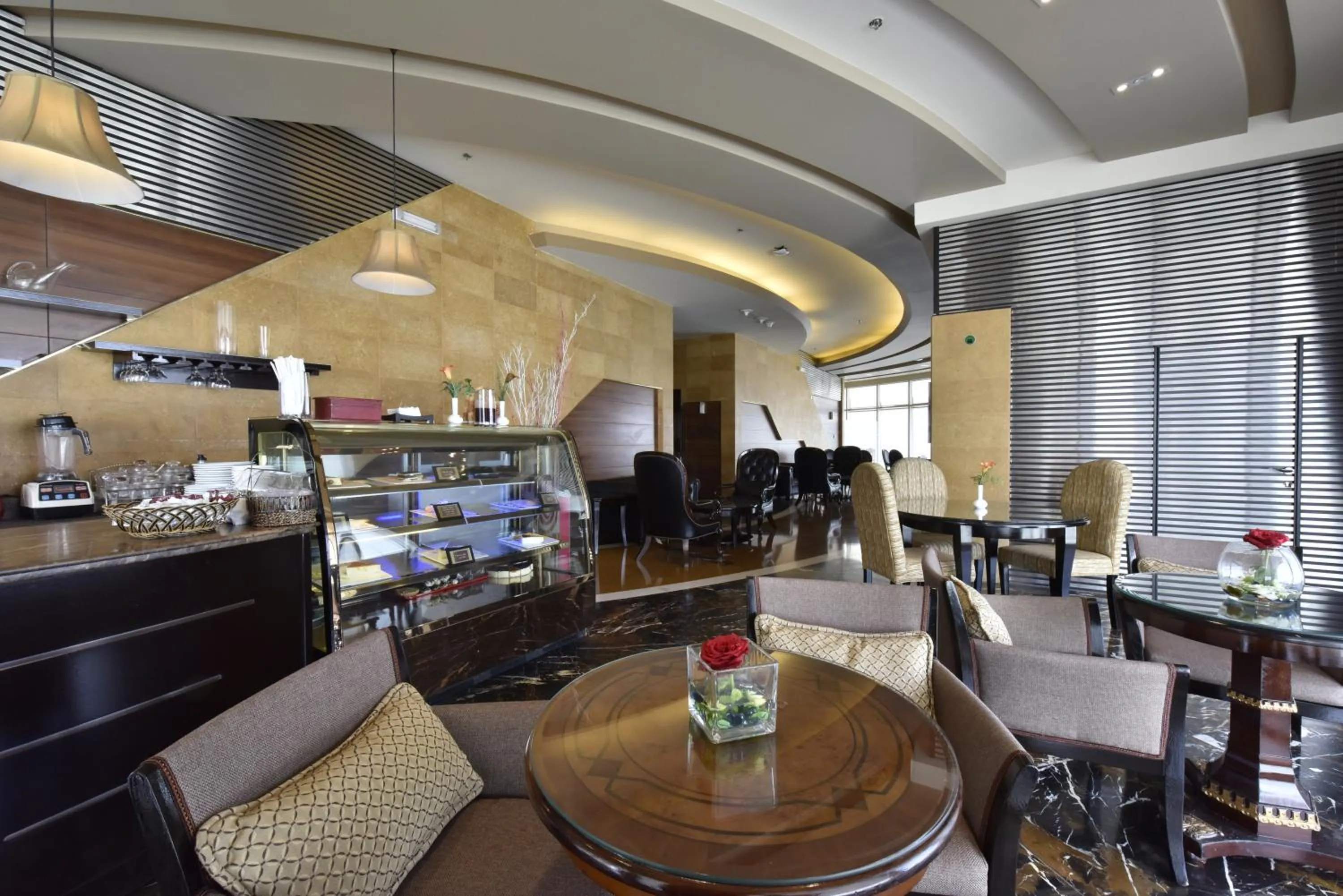 Restaurant/places to eat in Awaliv Hotel