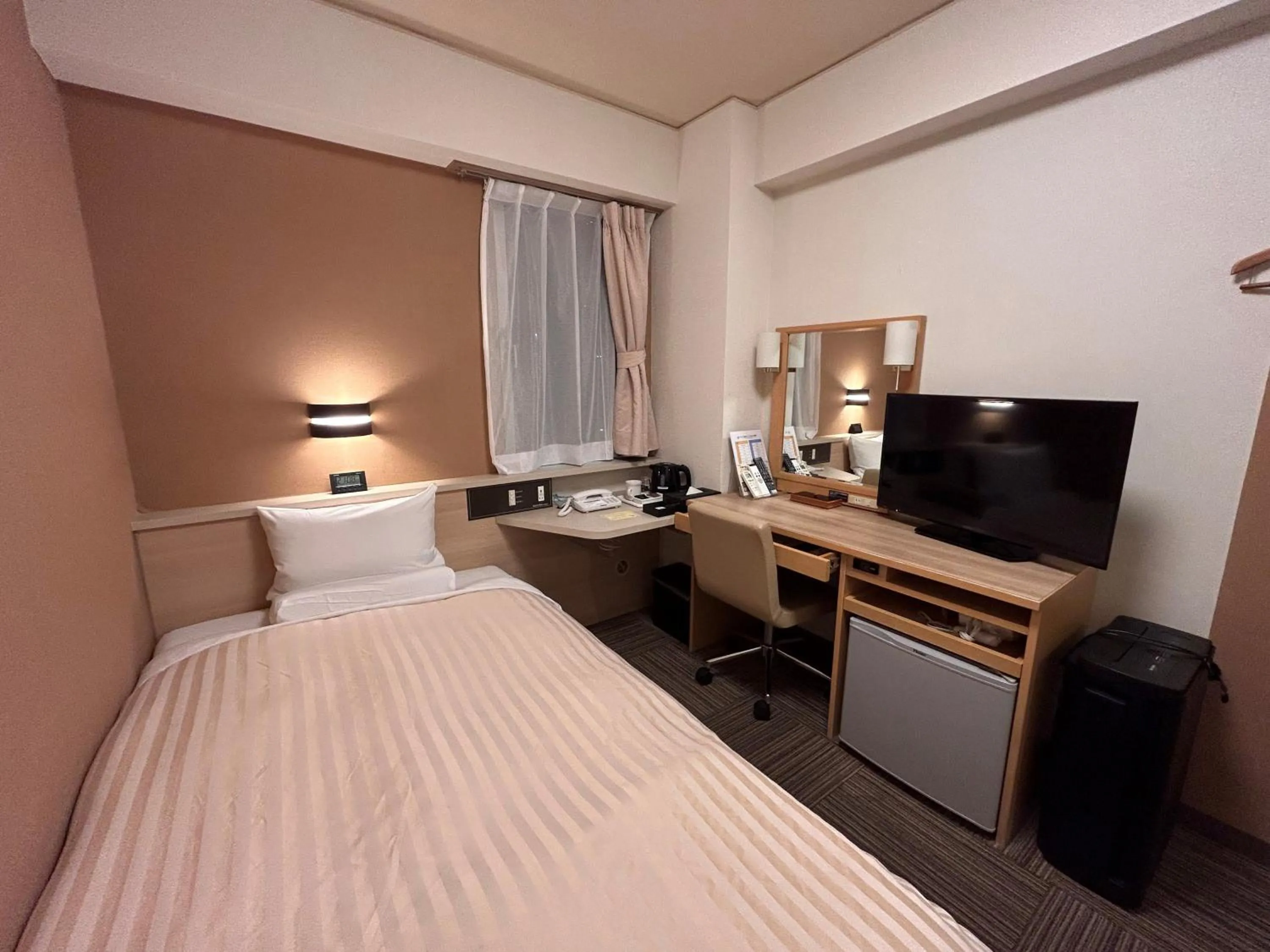 Bed in Hotel Route-Inn Shinagawa-Oimachi