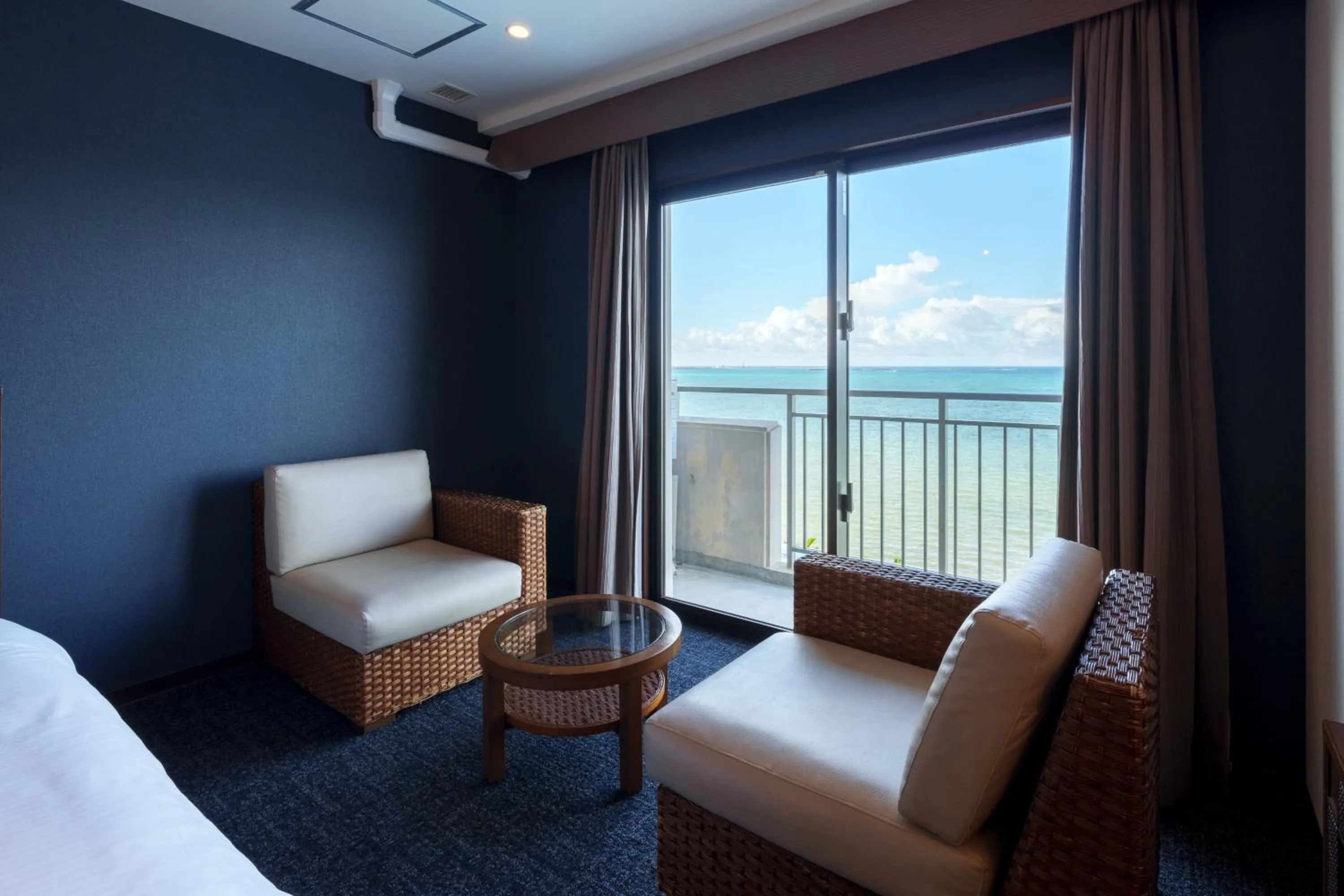 View (from property/room), Bed in GRANDVRIORESORT ISHIGAKIJIMA Ocean's Wing & Villa Garden