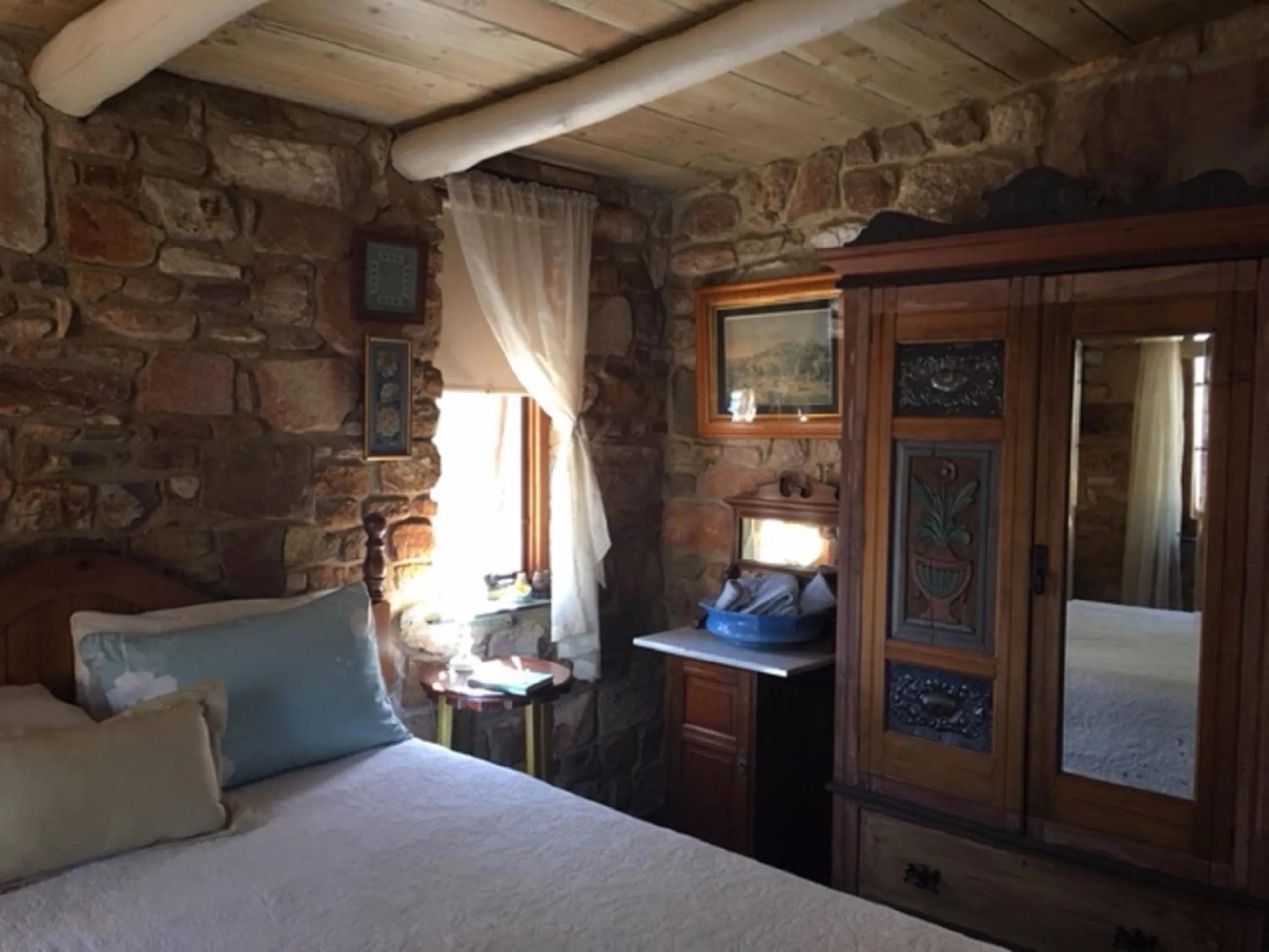 Bedroom, Bed in Trestrail Cottage Accommodation