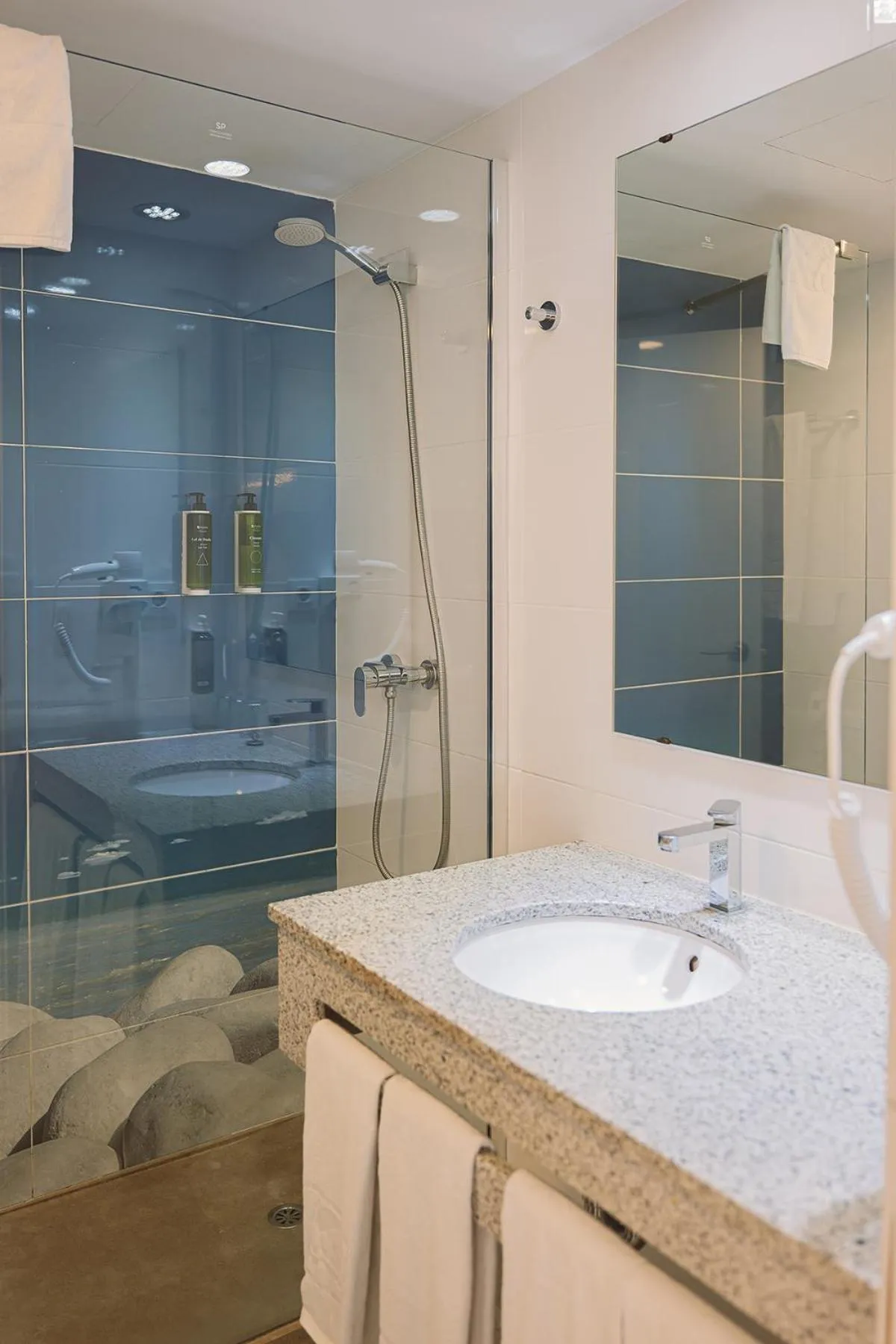 Bathroom in Aparthotel Novo Mar