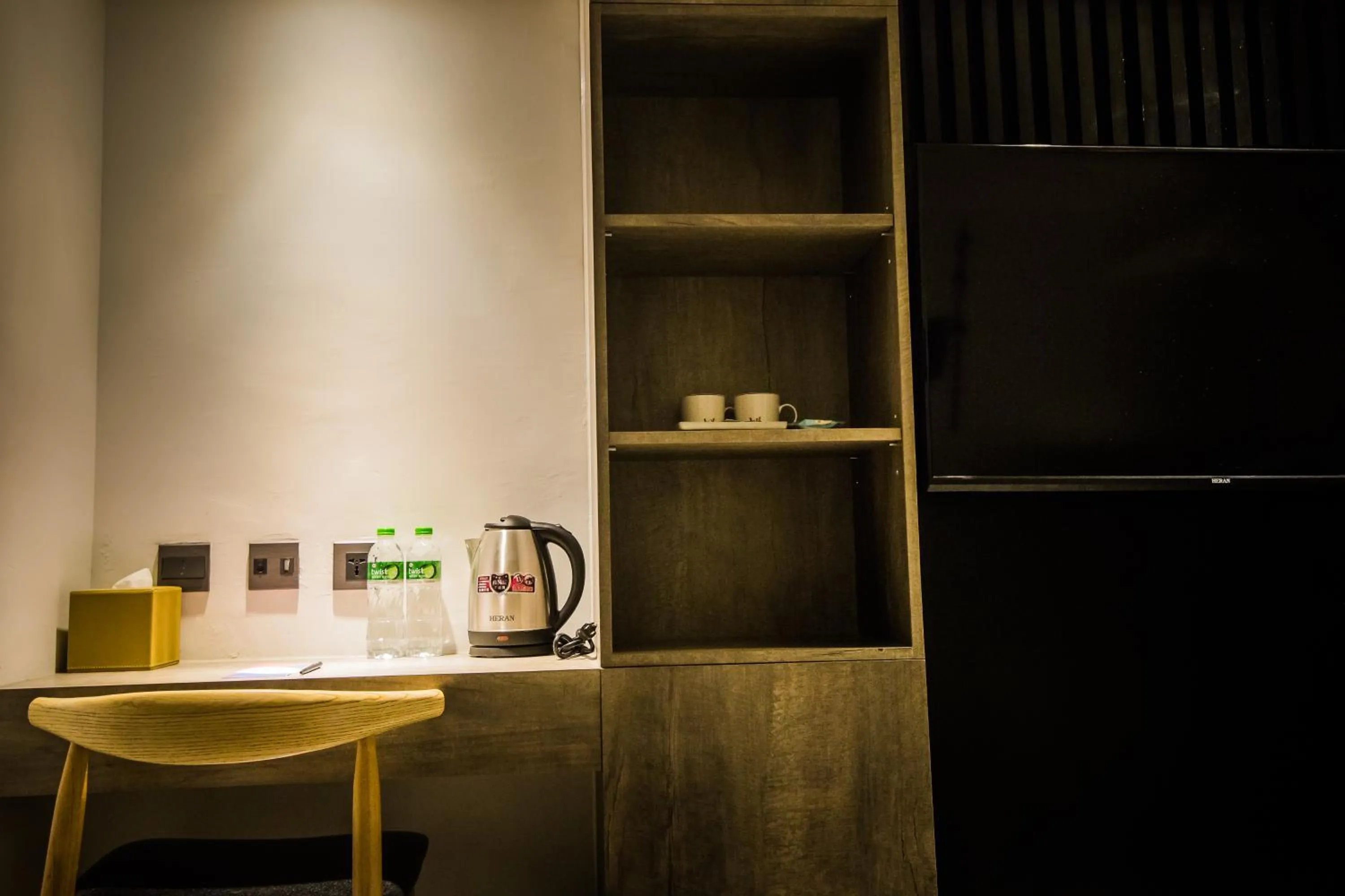 Coffee/tea facilities in Huwei Hotel