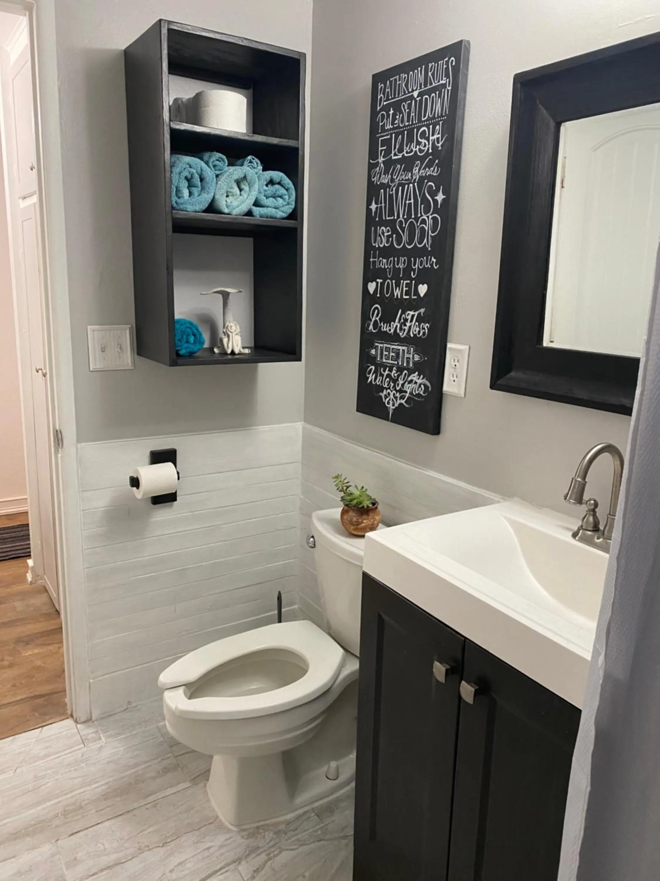 Toilet in Center Street Villas