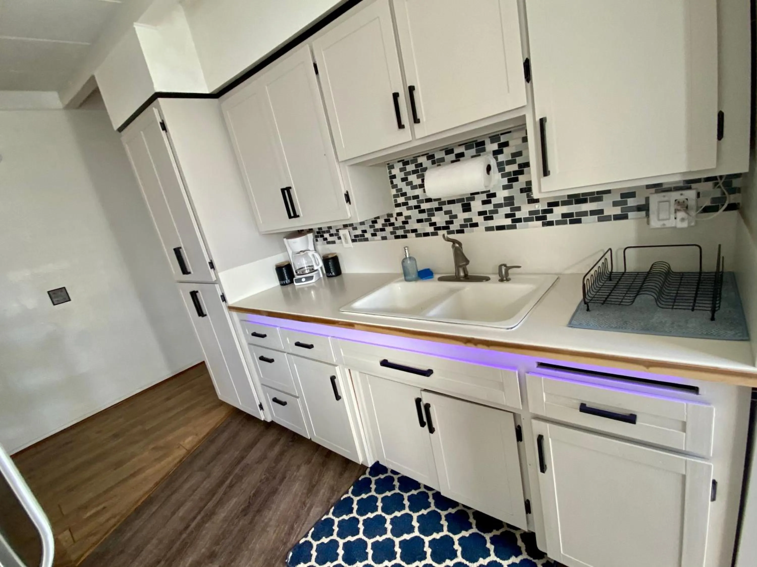 Kitchen or kitchenette in Center Street Villas