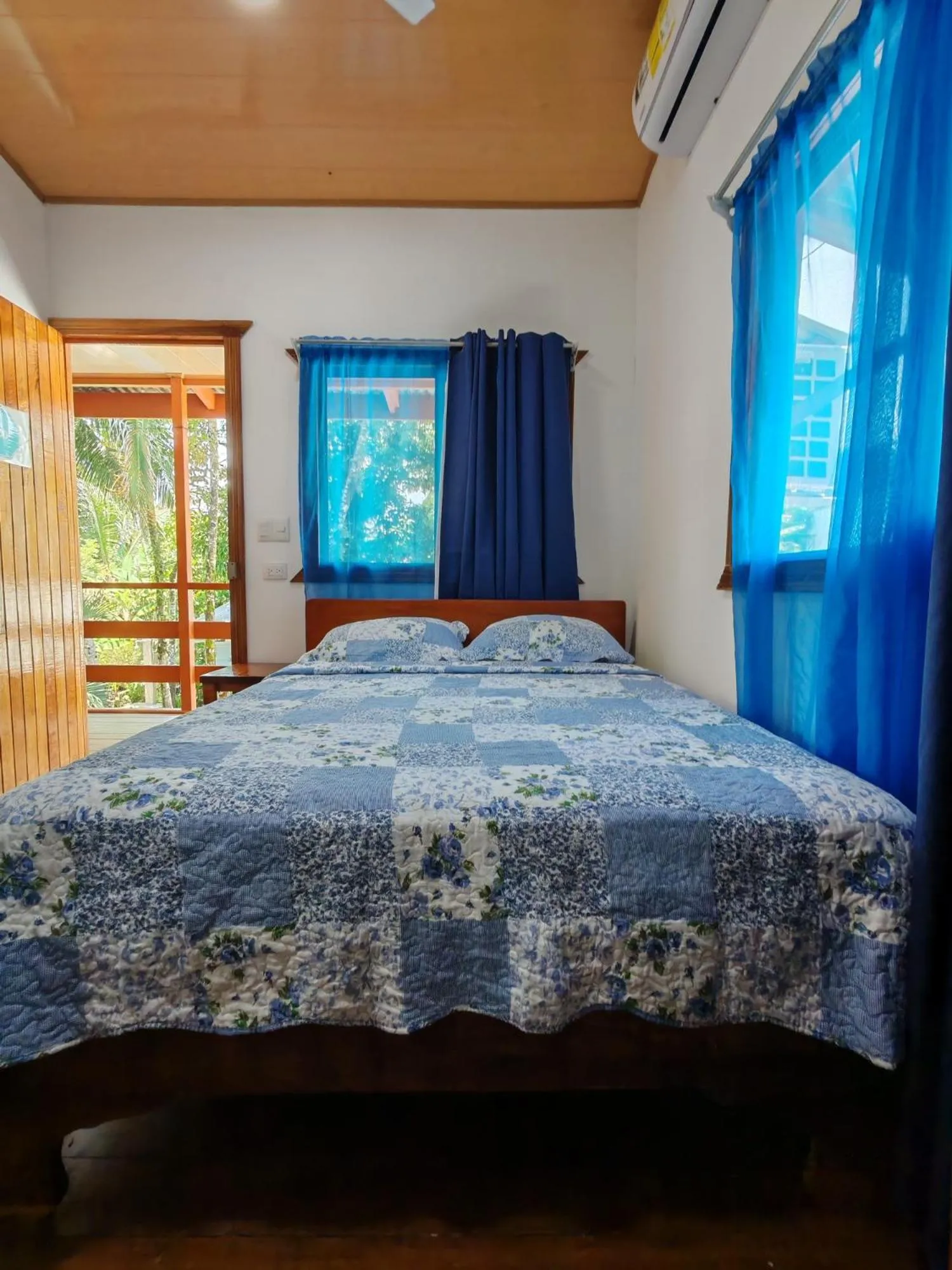 Bed in Cabinas Popular