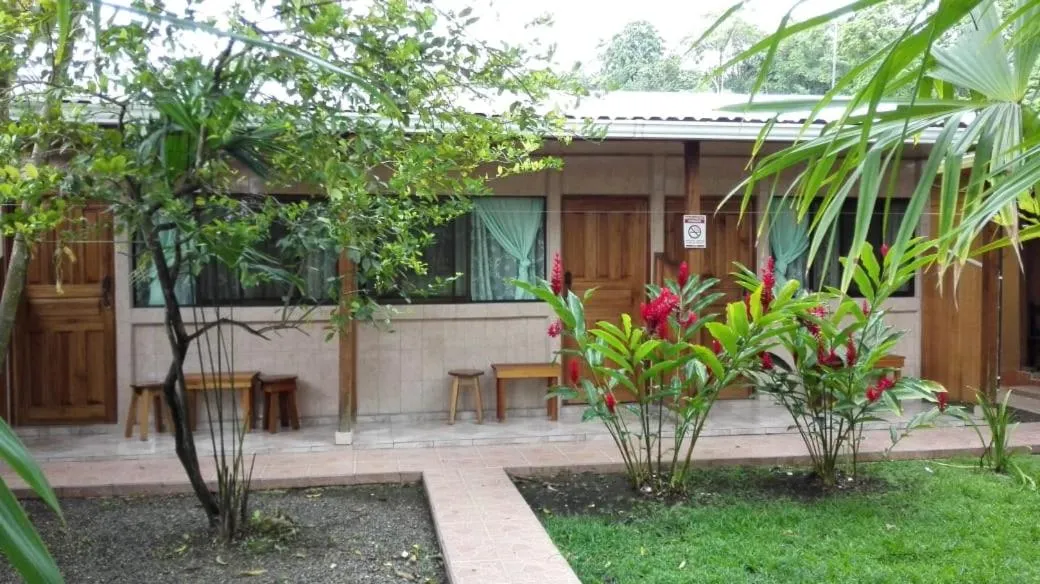 Property building in Cabinas Popular