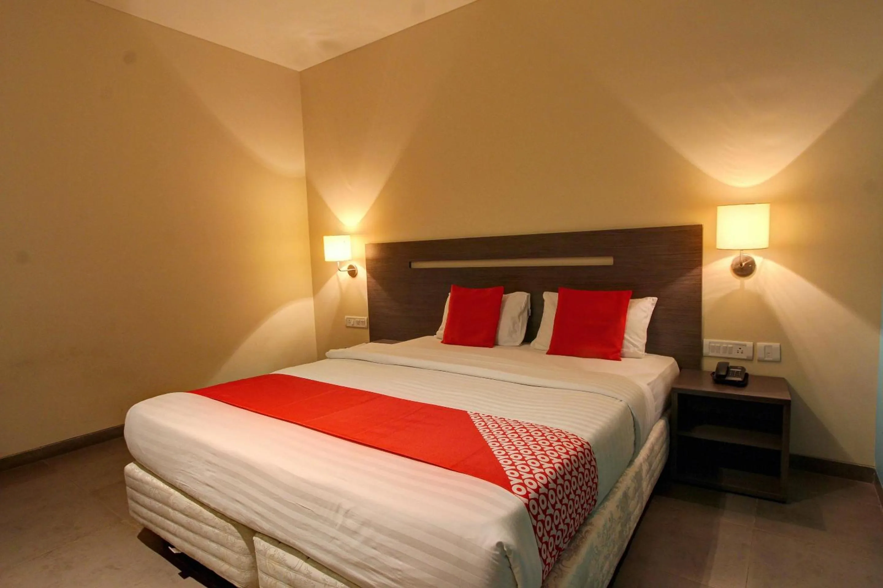 Bedroom, Bed in Golden Amoon Resort