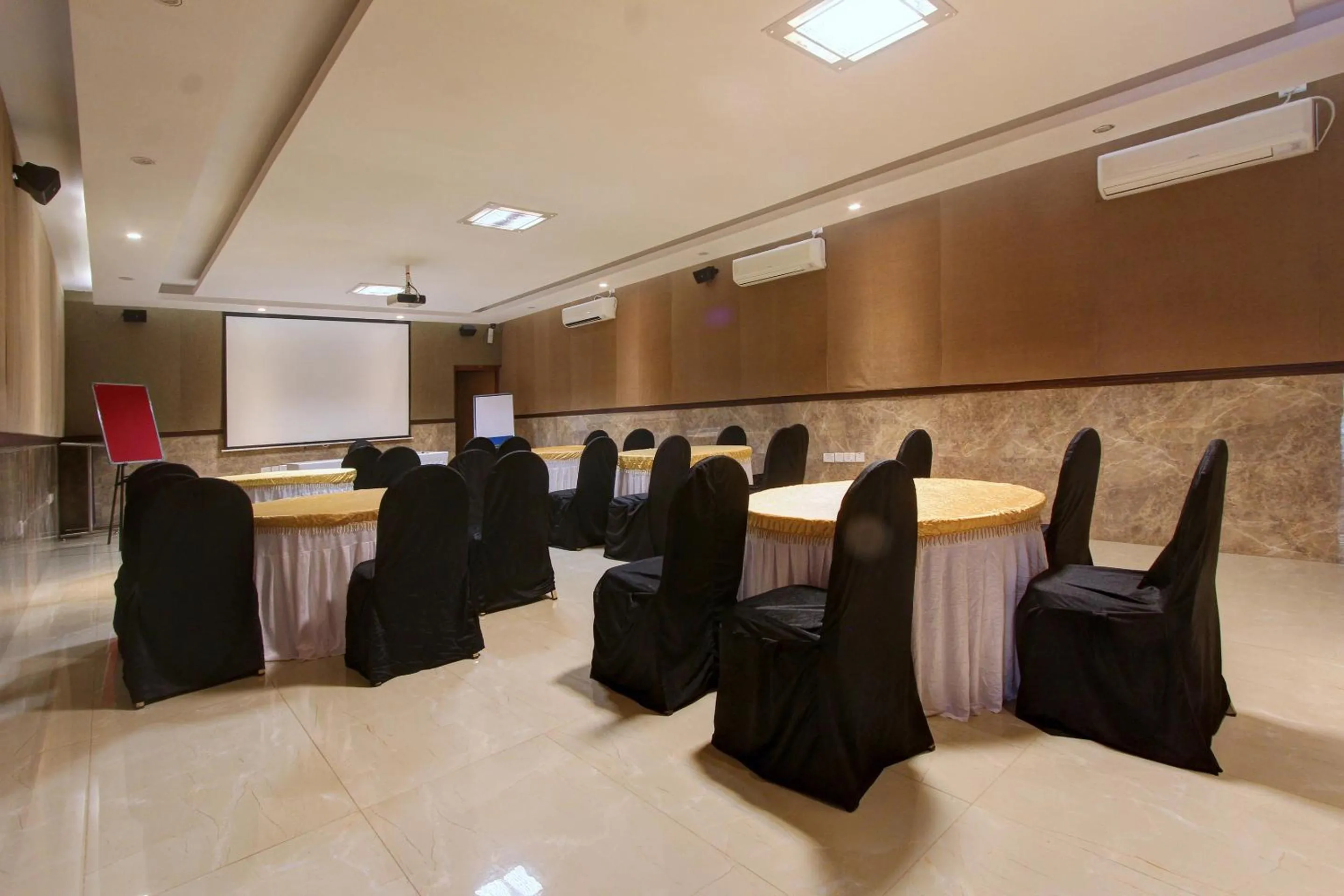 Meeting/conference room in Golden Amoon Resort