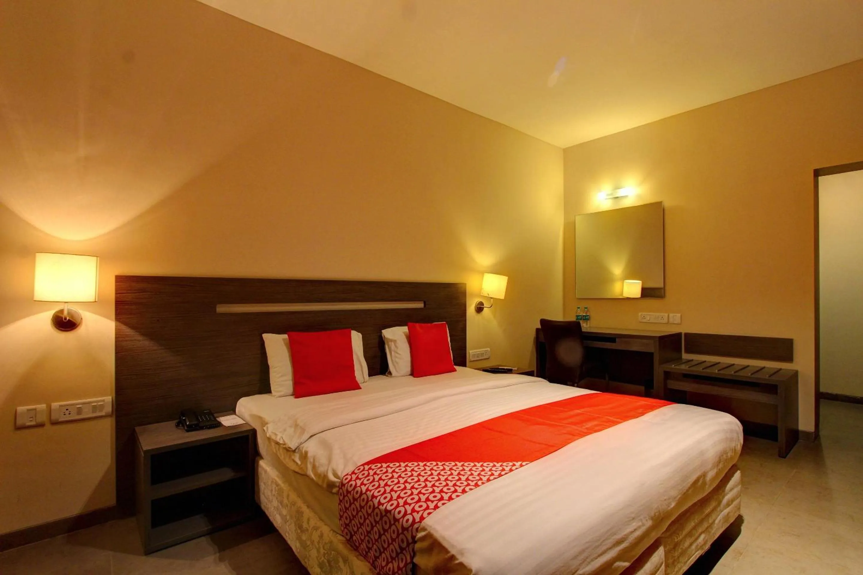 Bedroom, Bed in Golden Amoon Resort