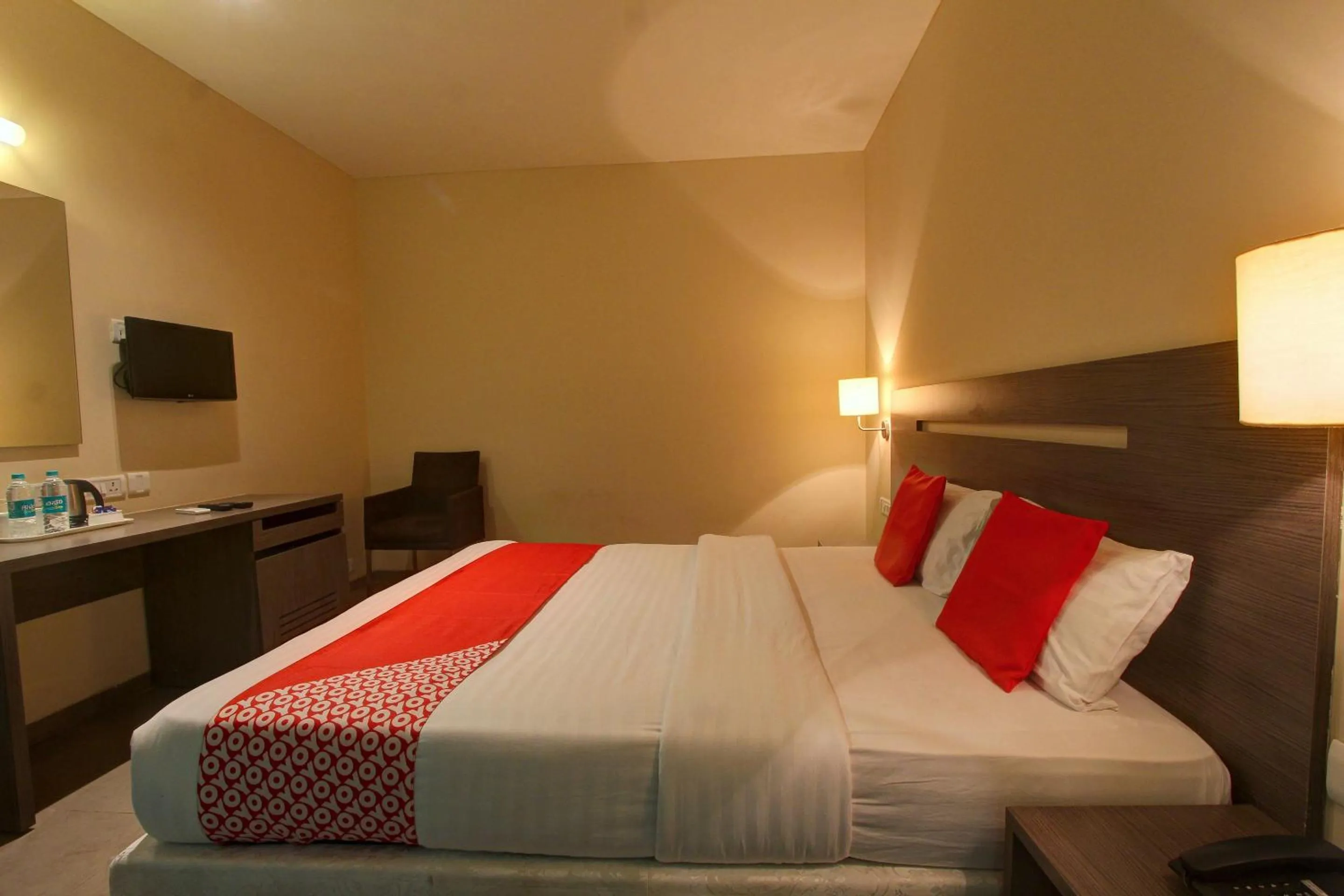 Bedroom, Bed in Golden Amoon Resort