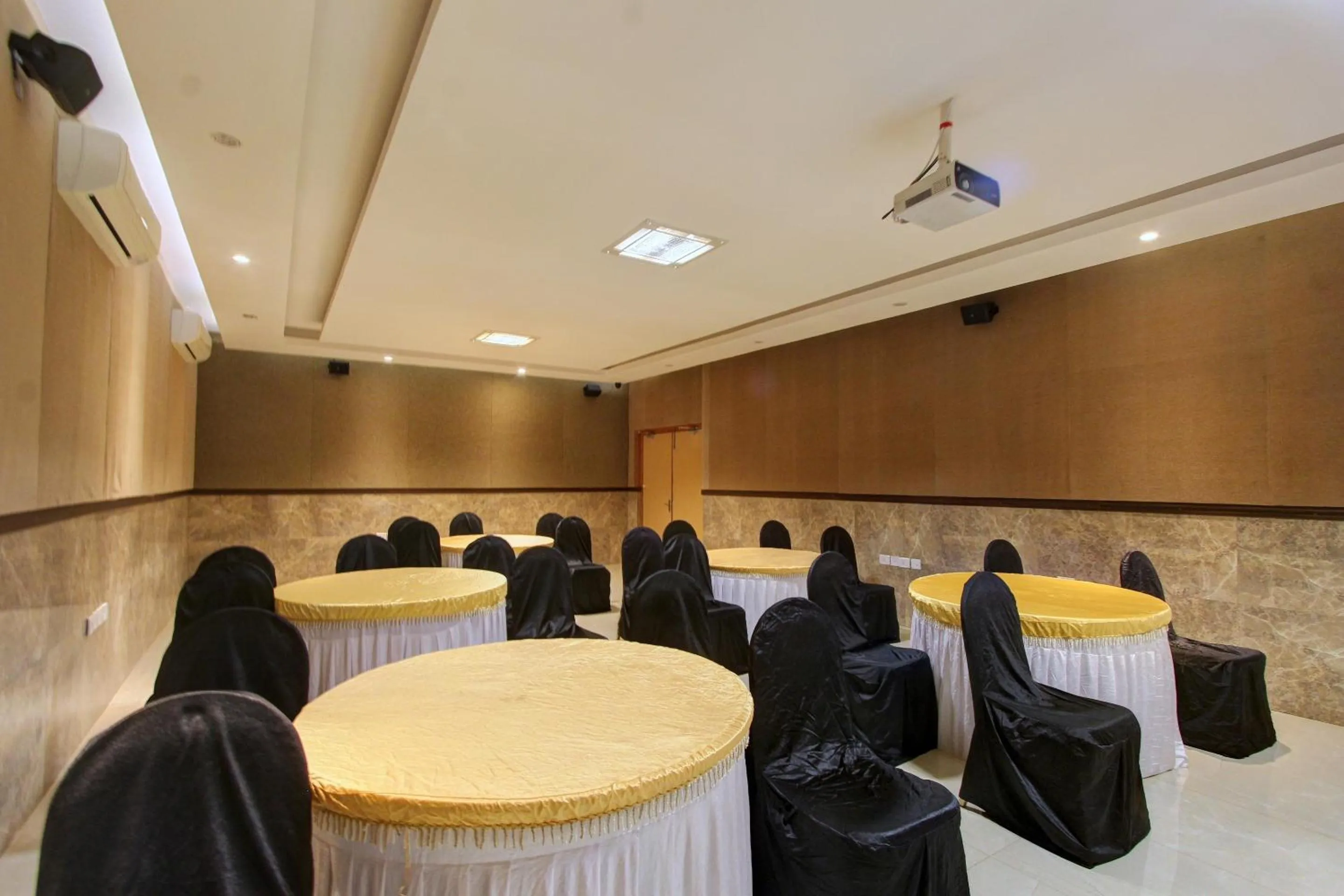 Meeting/conference room in Golden Amoon Resort