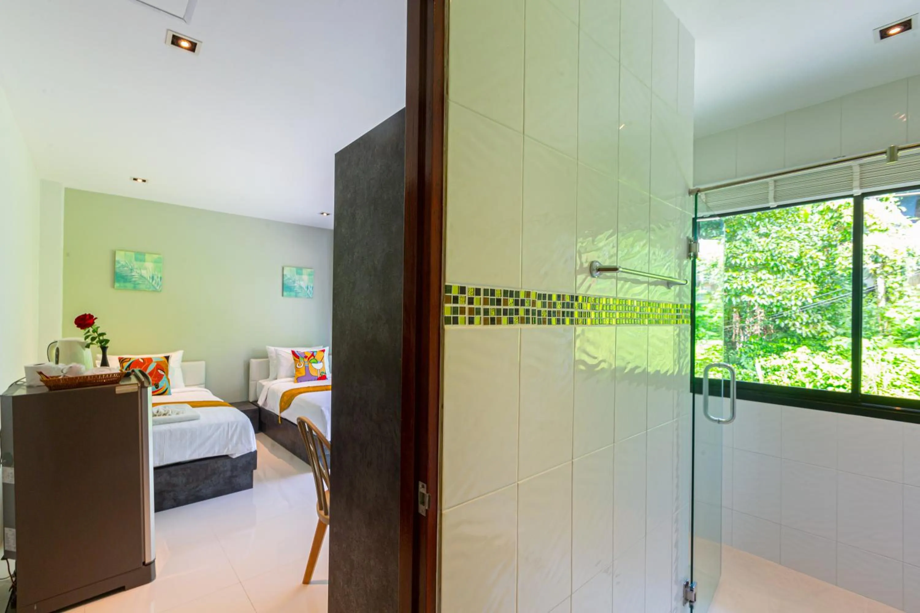 Photo of the whole room, Bed in Rossarin Sea View Patong