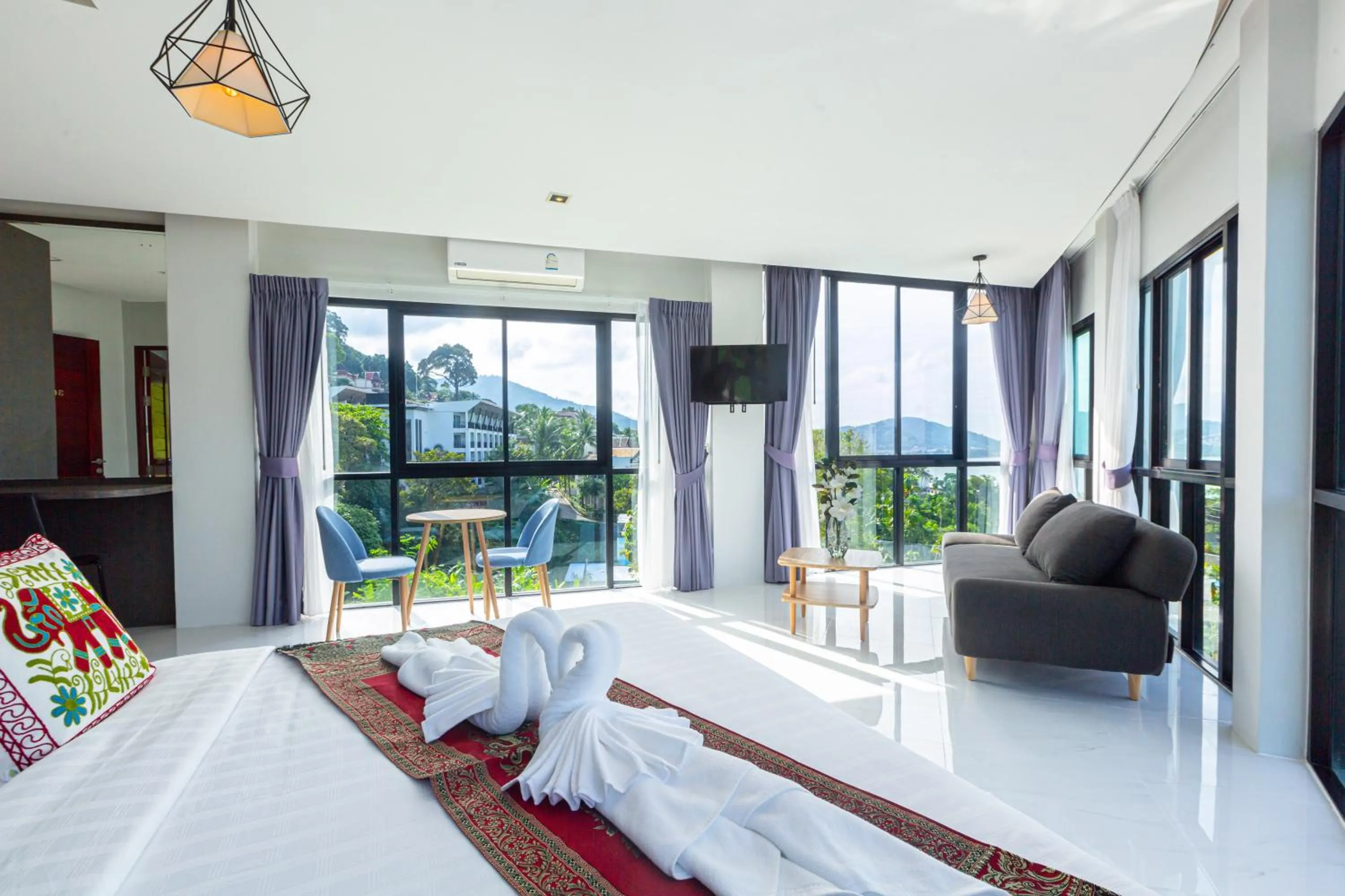 Bed in Rossarin Sea View Patong