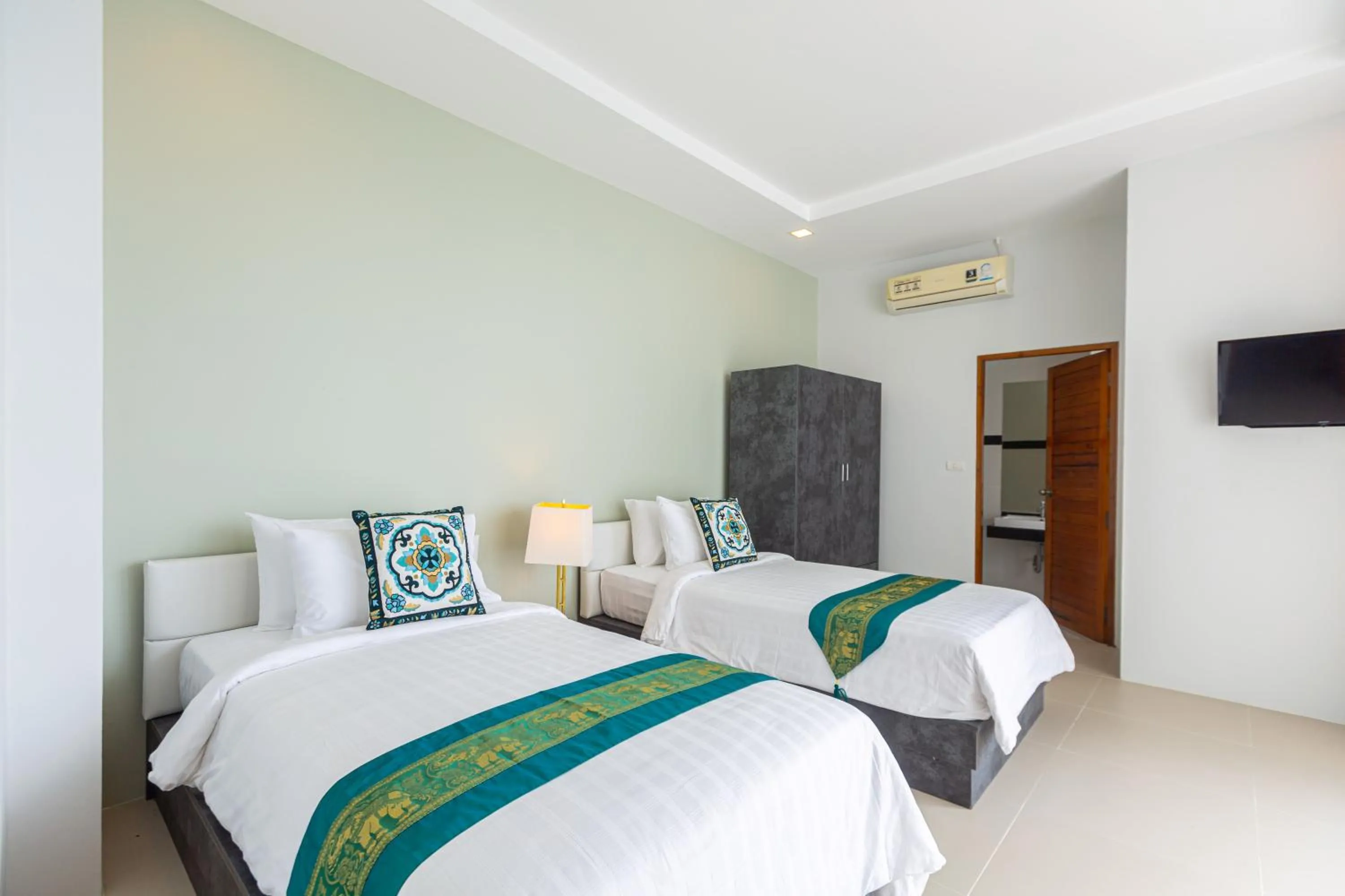 Bed in Rossarin Sea View Patong