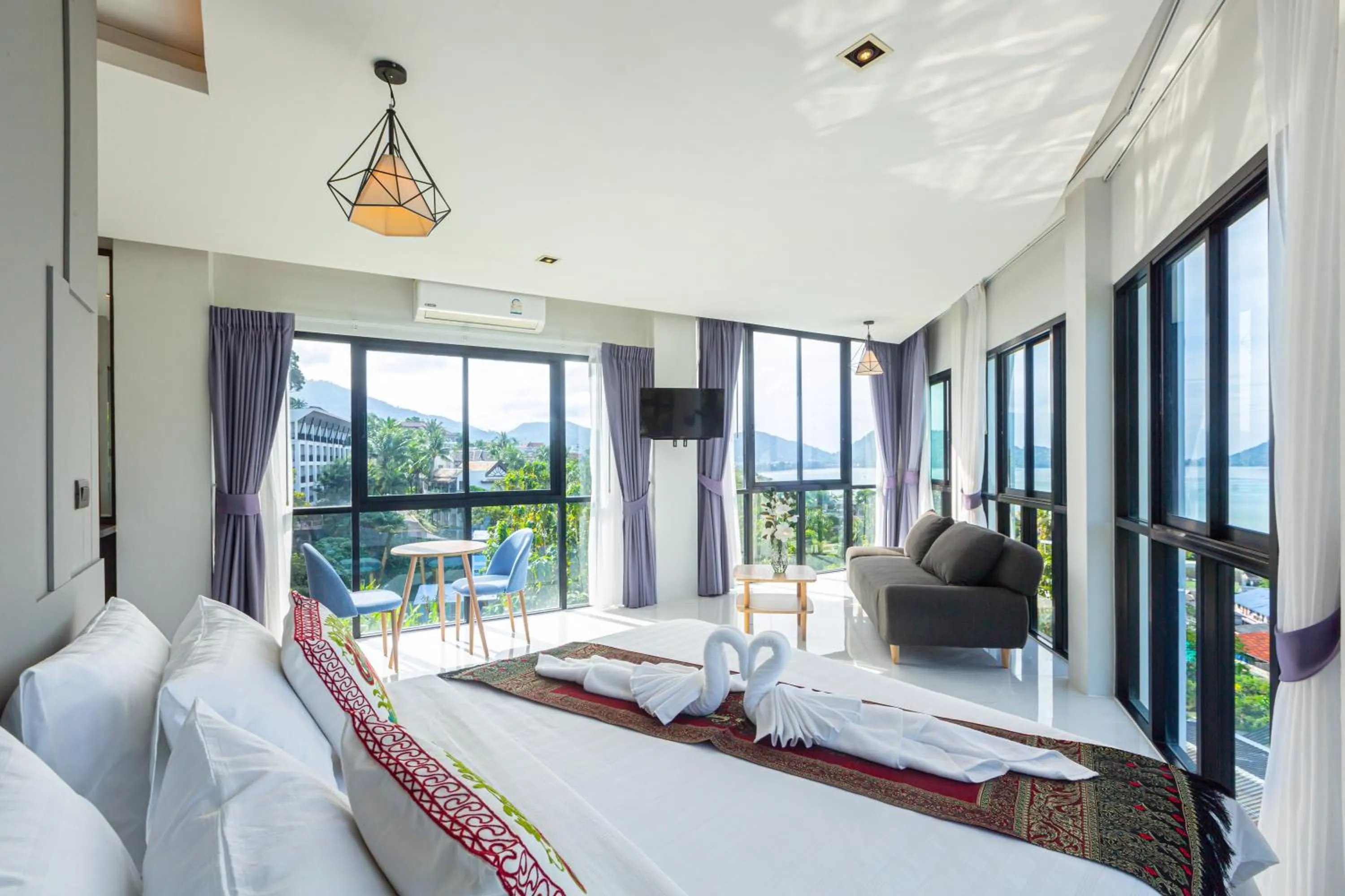 Bed in Rossarin Sea View Patong