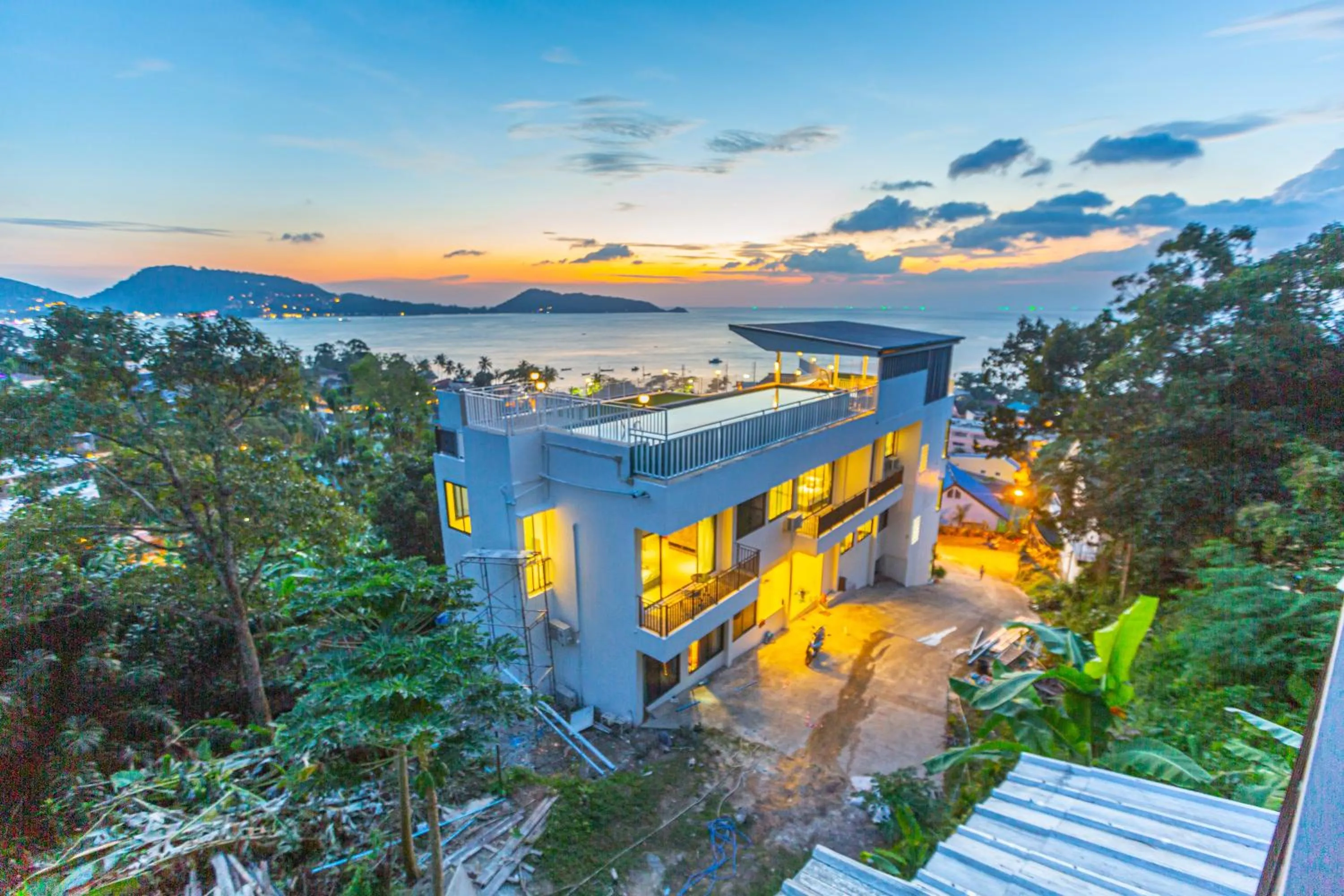 Property building in Rossarin Sea View Patong